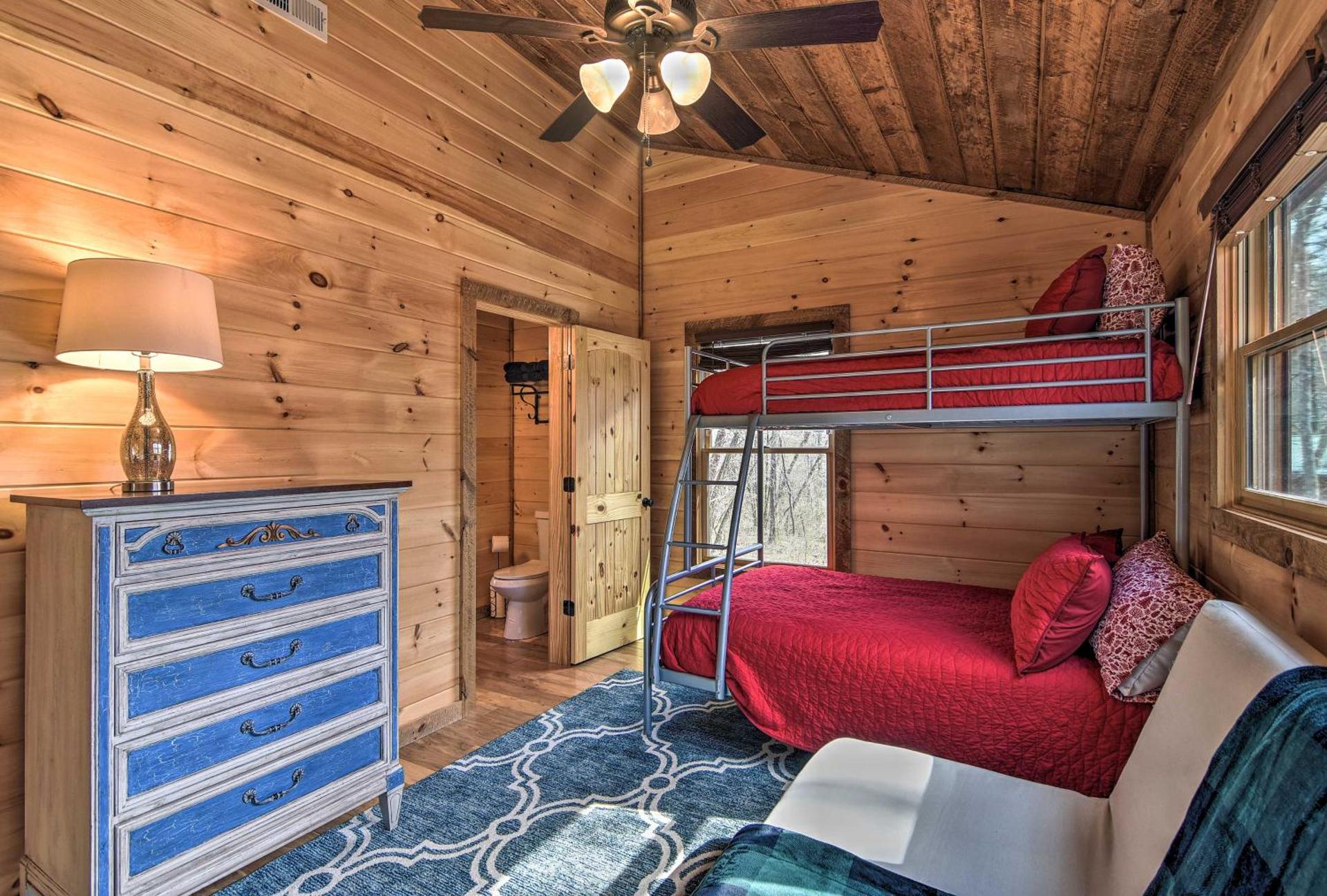 8 Mi to Dtwn Murphy! Cabin with Nottely River Views