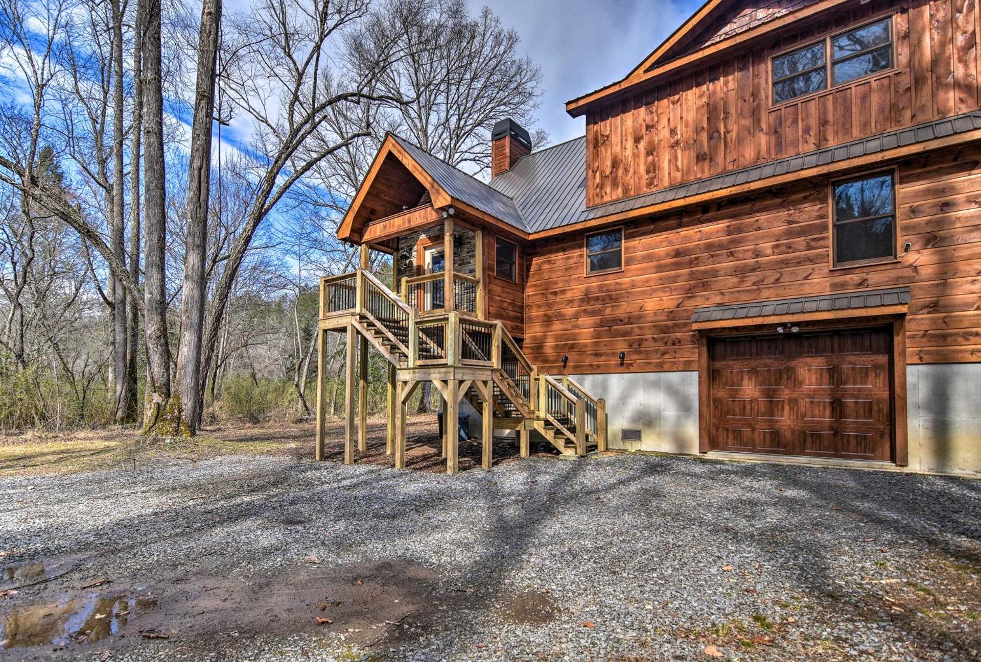 8 Mi to Dtwn Murphy! Cabin with Nottely River Views