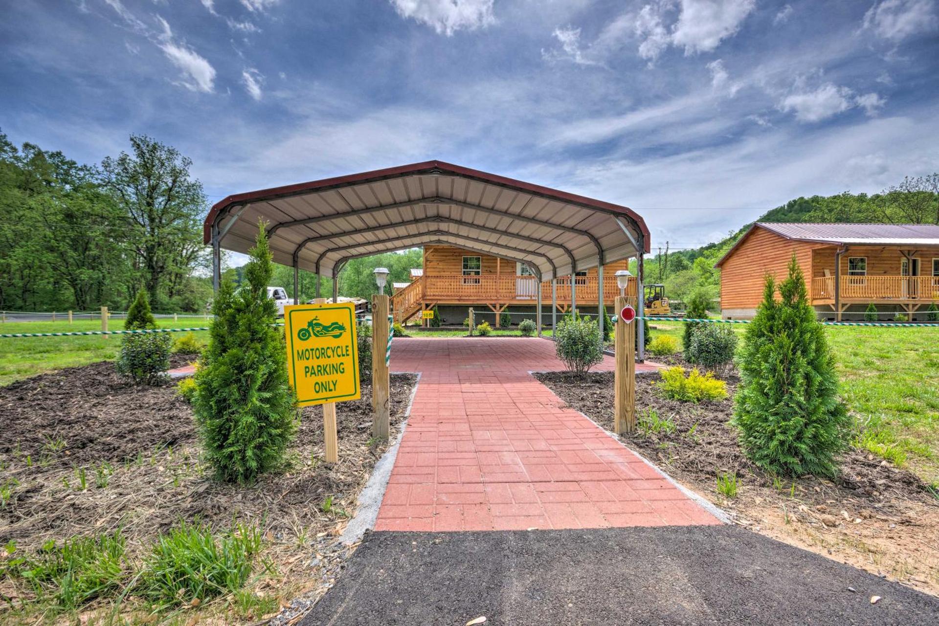 Private Hot Tub Tuckasegee River Couples Escape