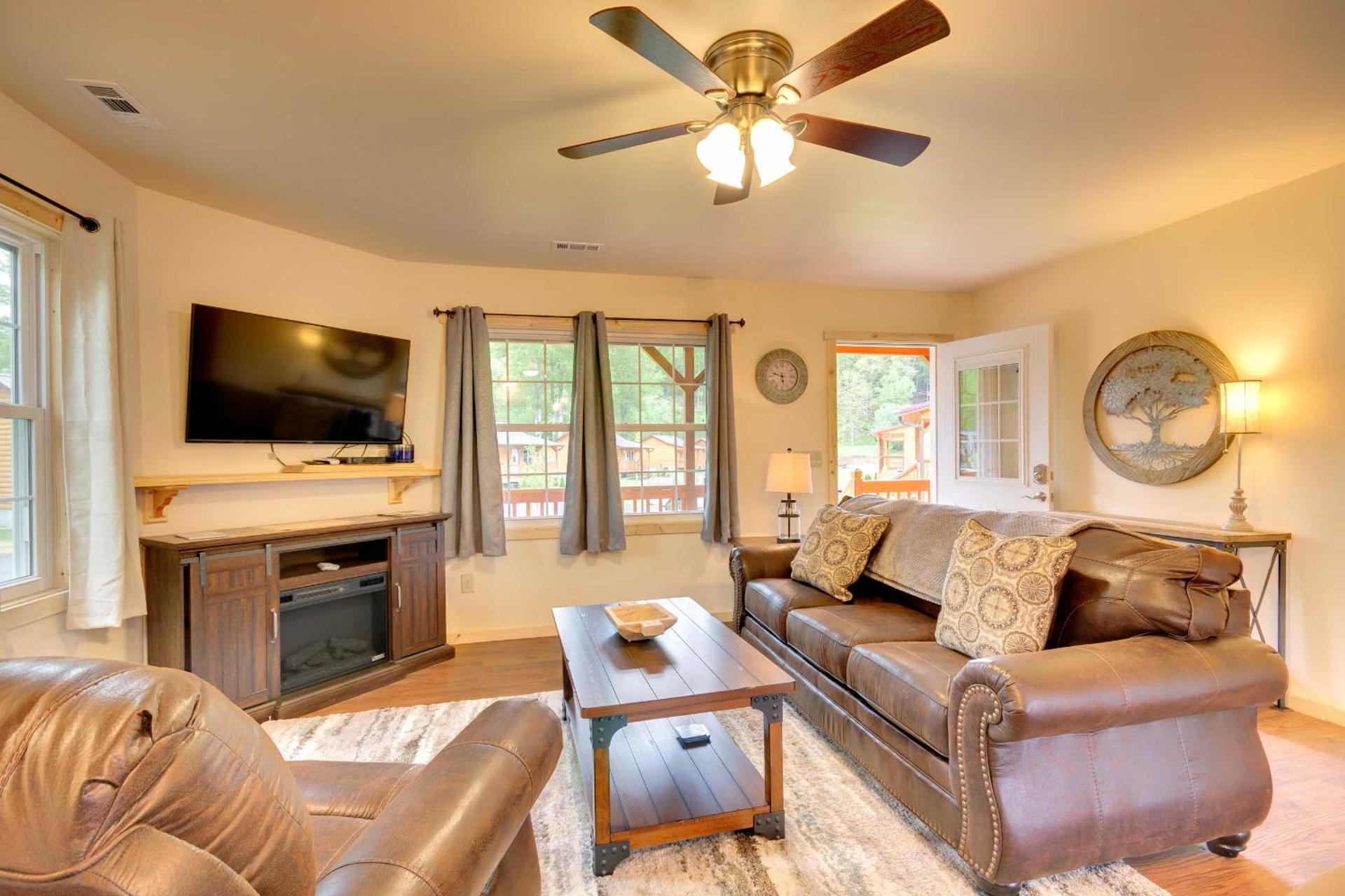 Private Hot Tub Tuckasegee River Couples Escape