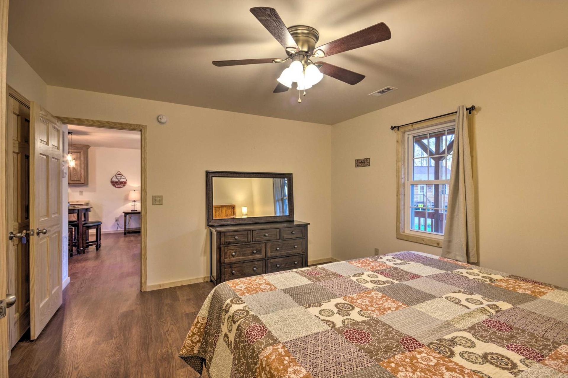 Private Hot Tub Tuckasegee River Couples Escape