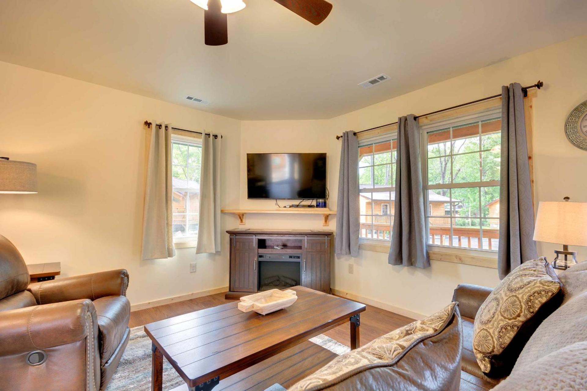 Private Hot Tub Tuckasegee River Couples Escape