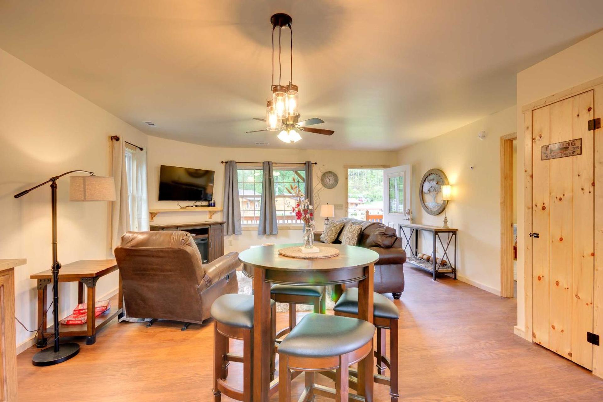 Private Hot Tub Tuckasegee River Couples Escape