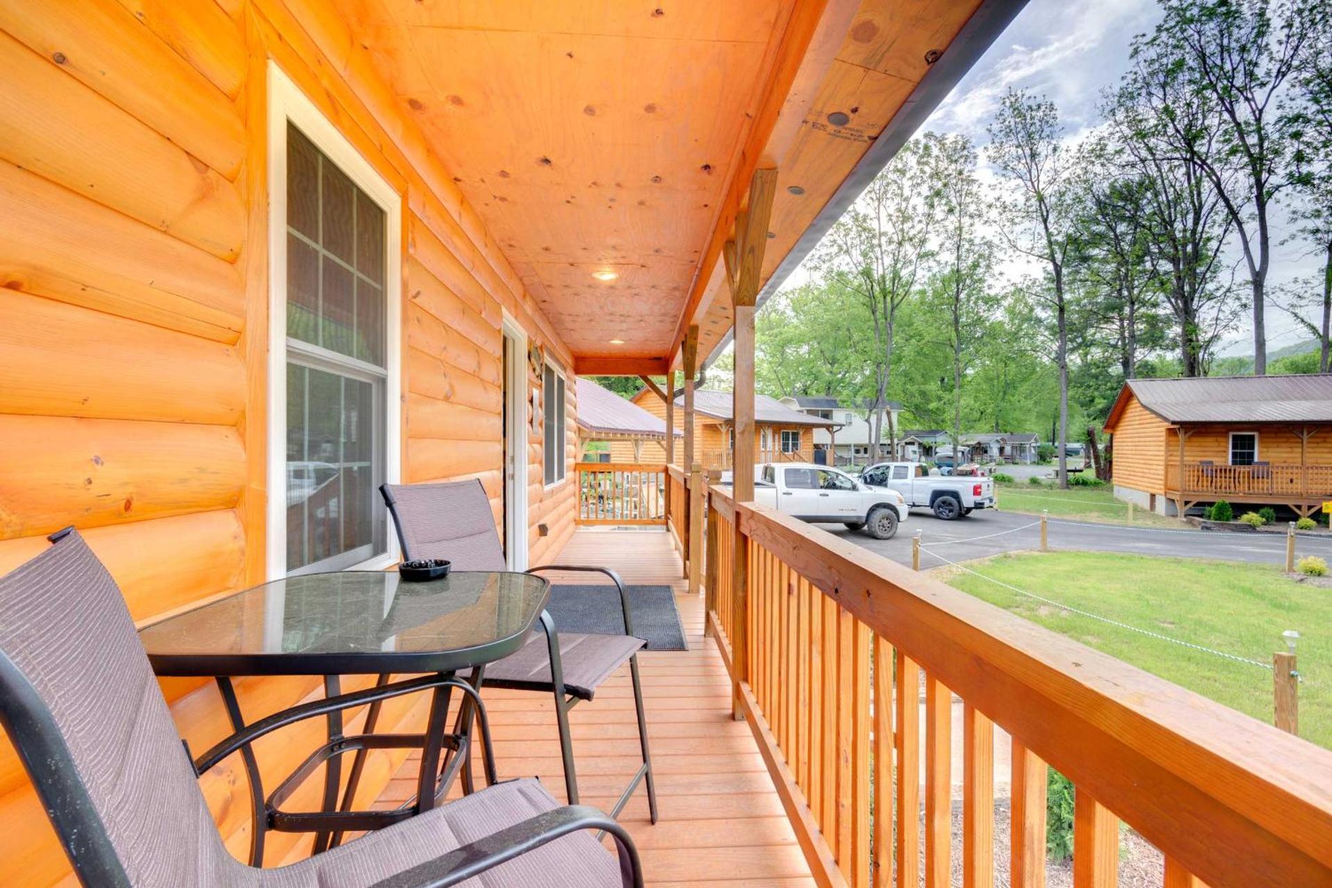 Private Hot Tub Tuckasegee River Couples Escape