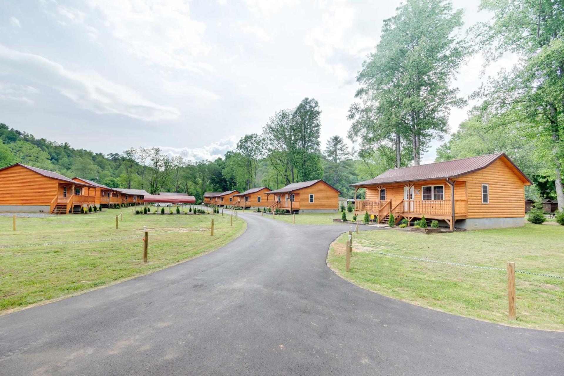 Private Hot Tub Tuckasegee River Couples Escape