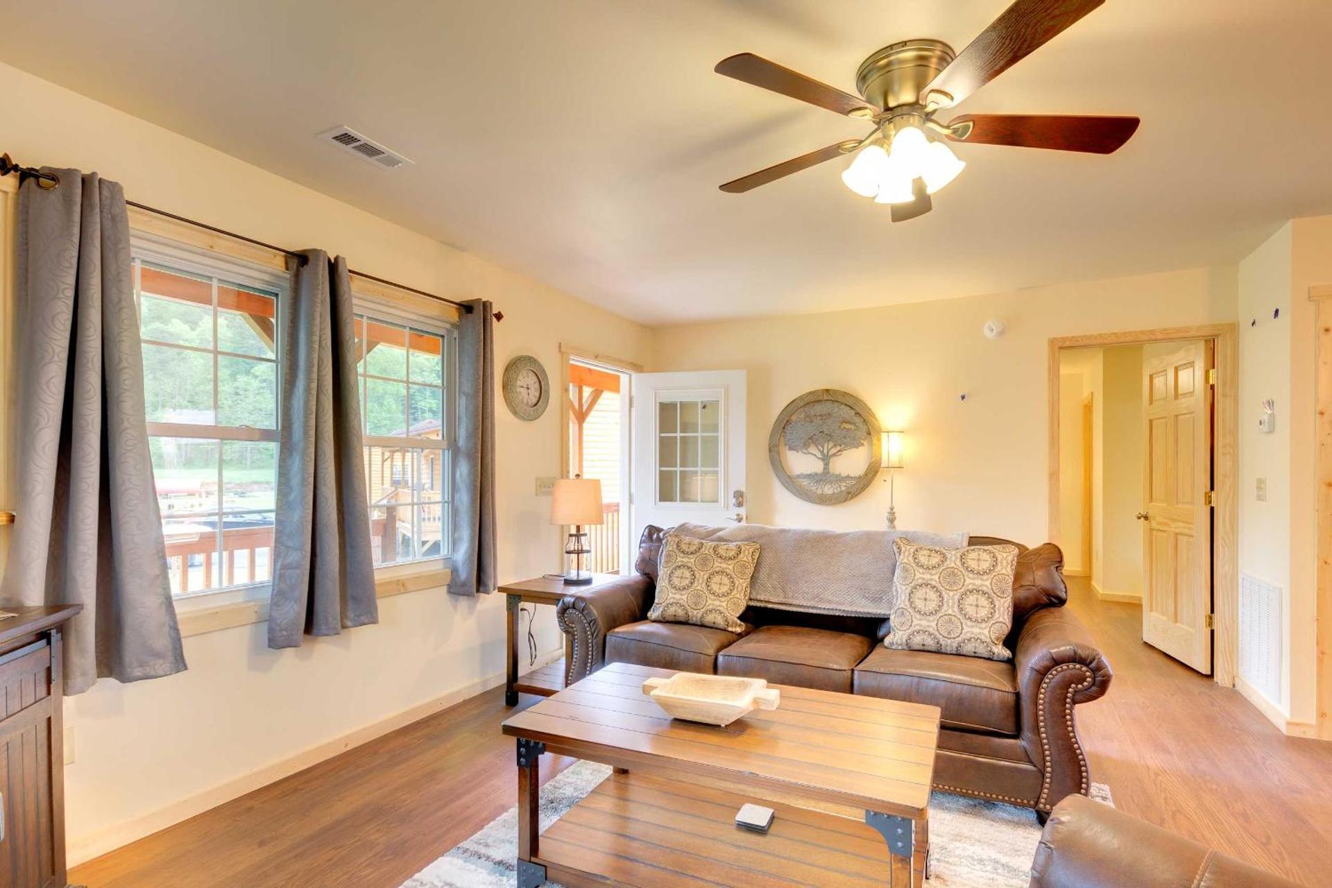 Private Hot Tub Tuckasegee River Couples Escape