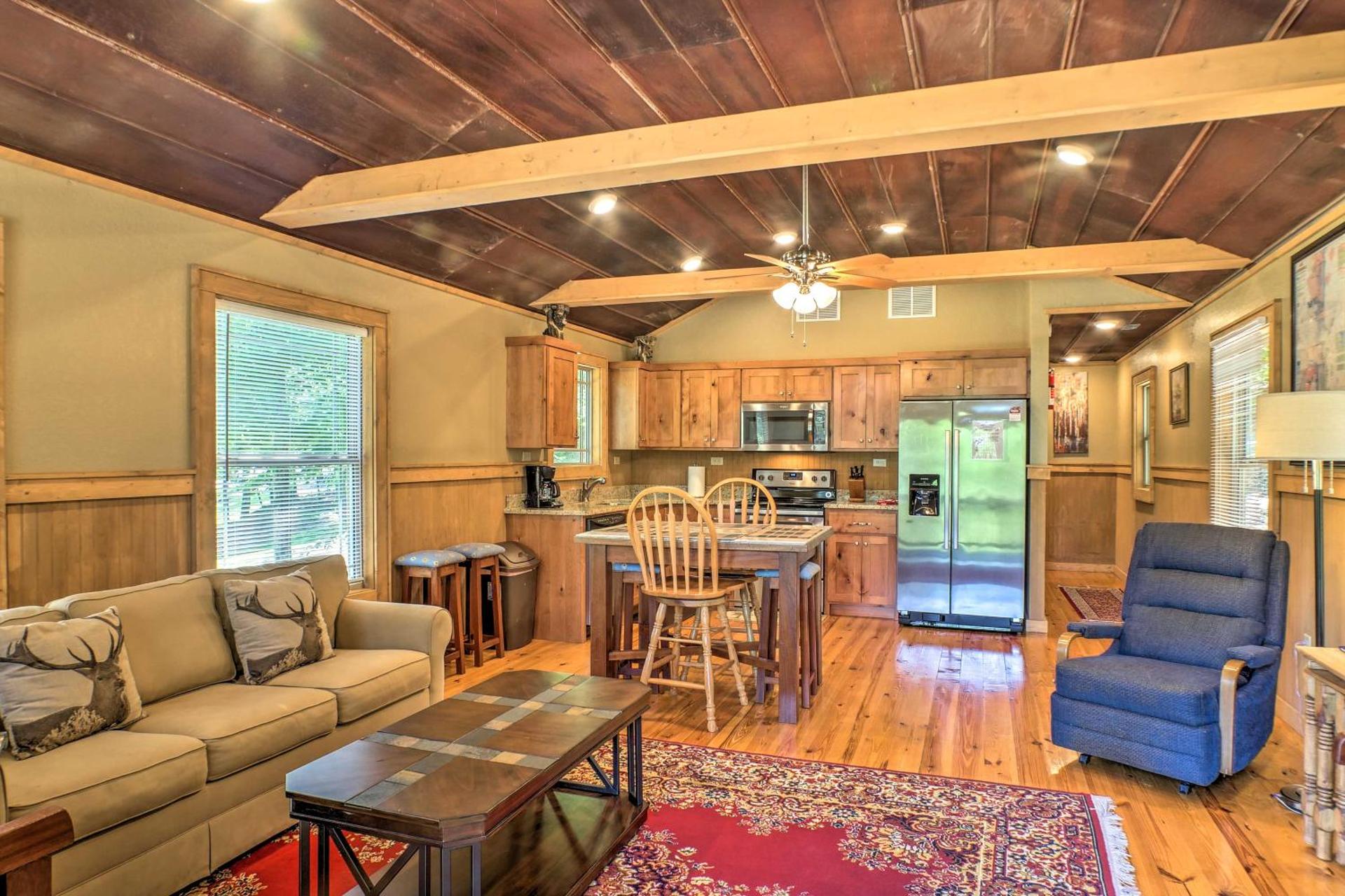 Guntersville Lake Cabin with 3 Fishing Ponds!