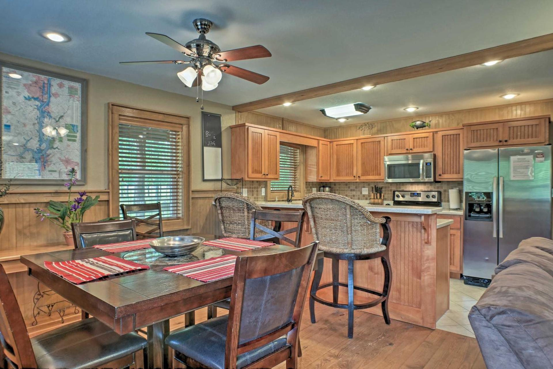 Guntersville Cabin with Fire Pit and Covered Porch