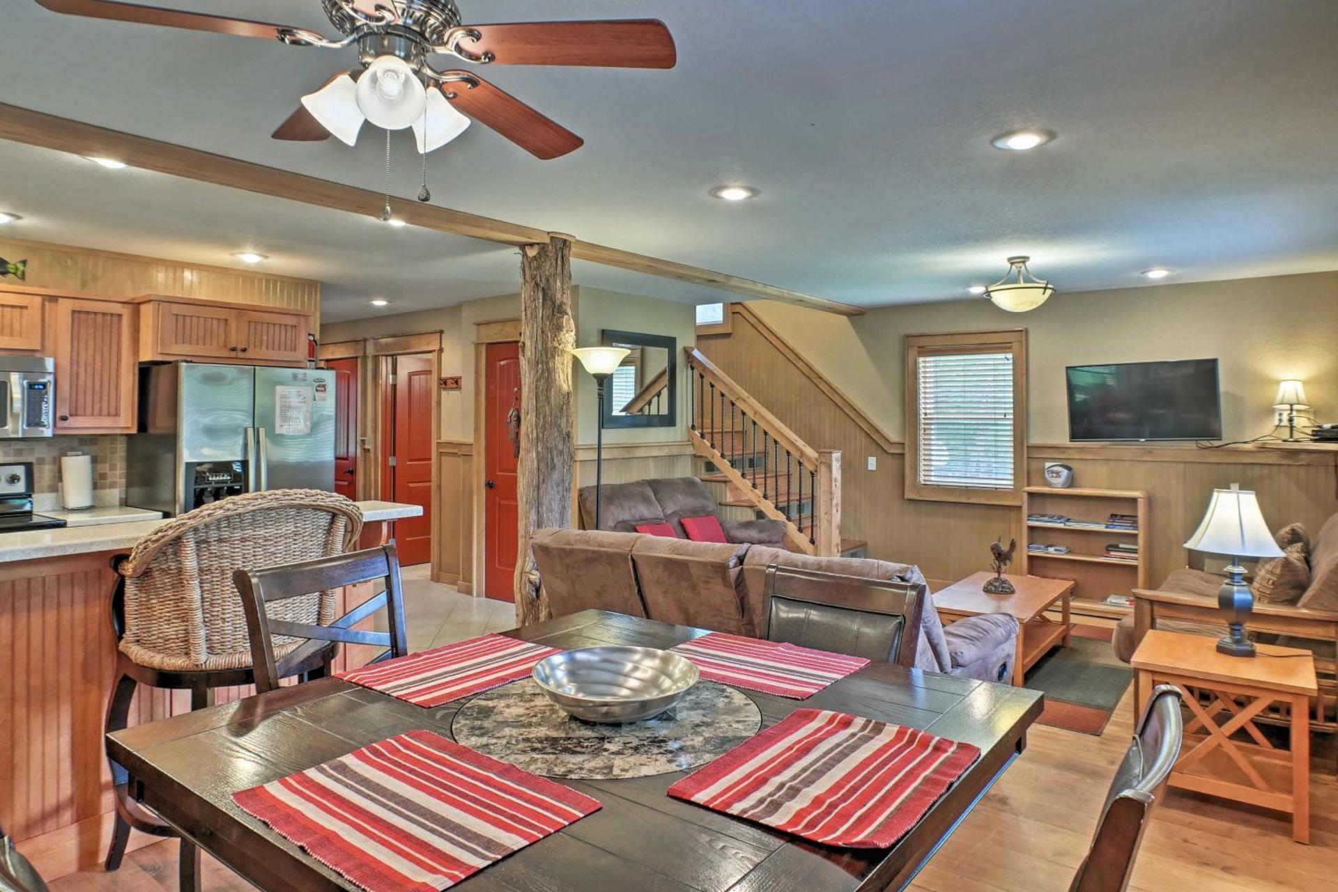 Guntersville Cabin with Fire Pit and Covered Porch