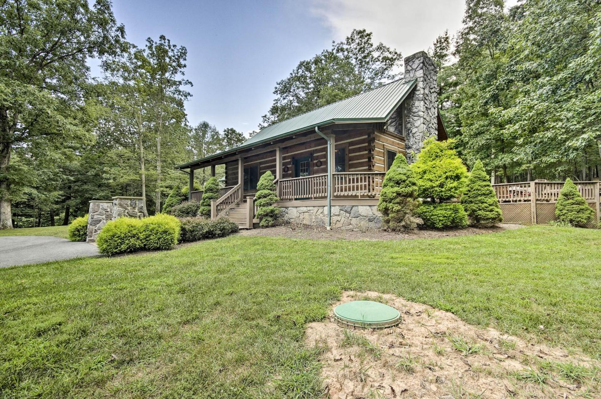Creekside Berkeley Springs Cabin on 35 Acres!