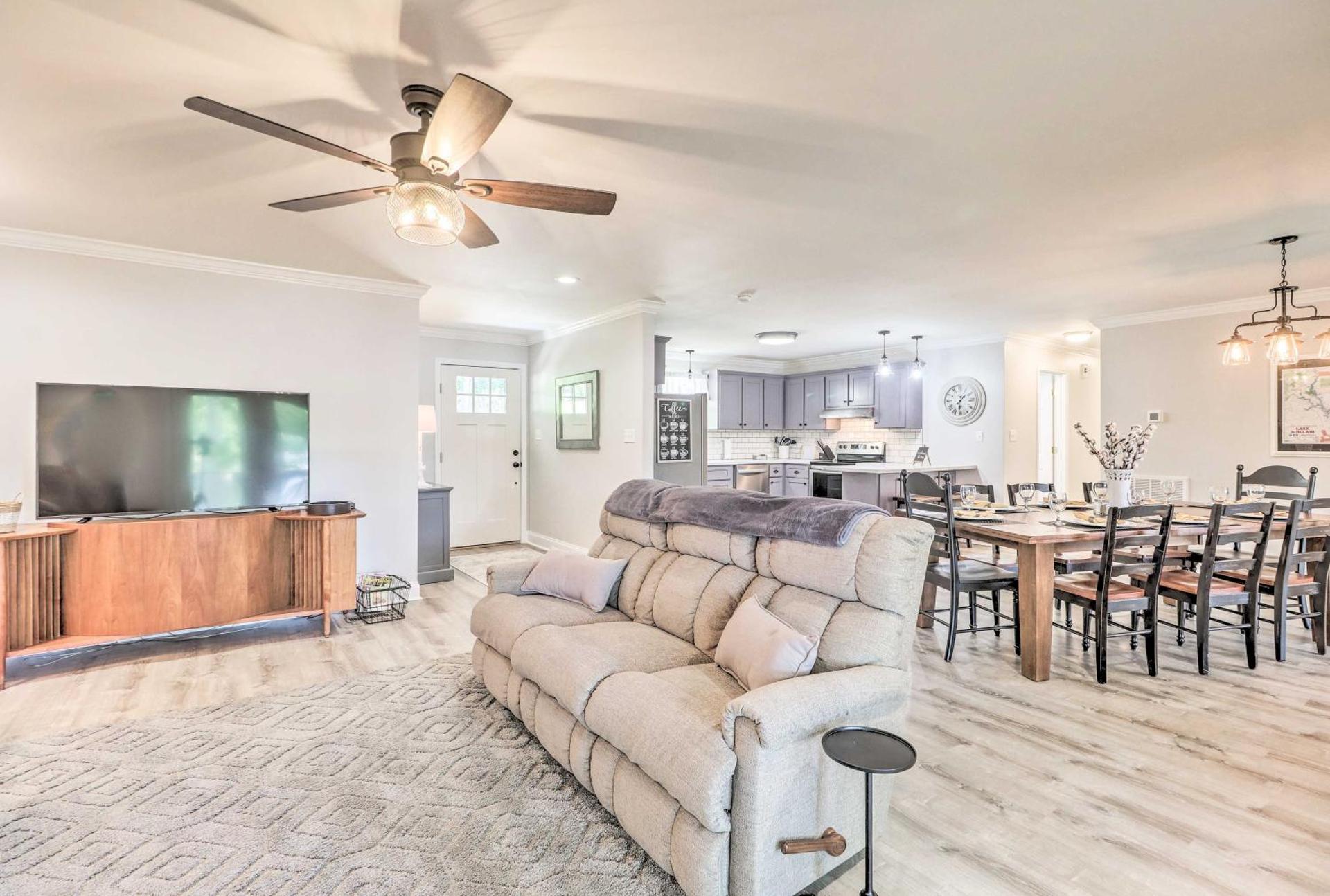 Waterfront Lake Sinclair Home with Boat Dock!