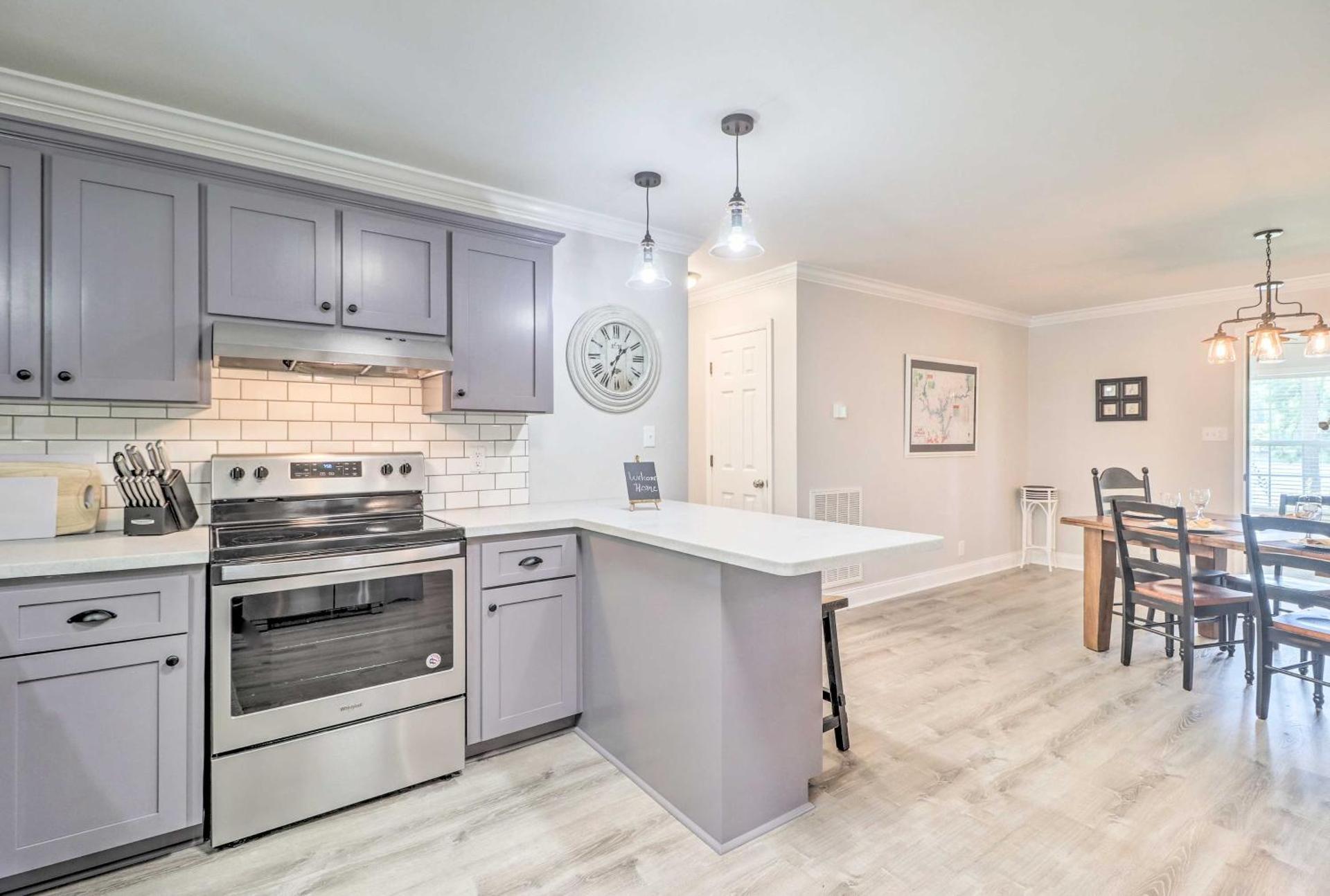 Waterfront Lake Sinclair Home with Boat Dock!