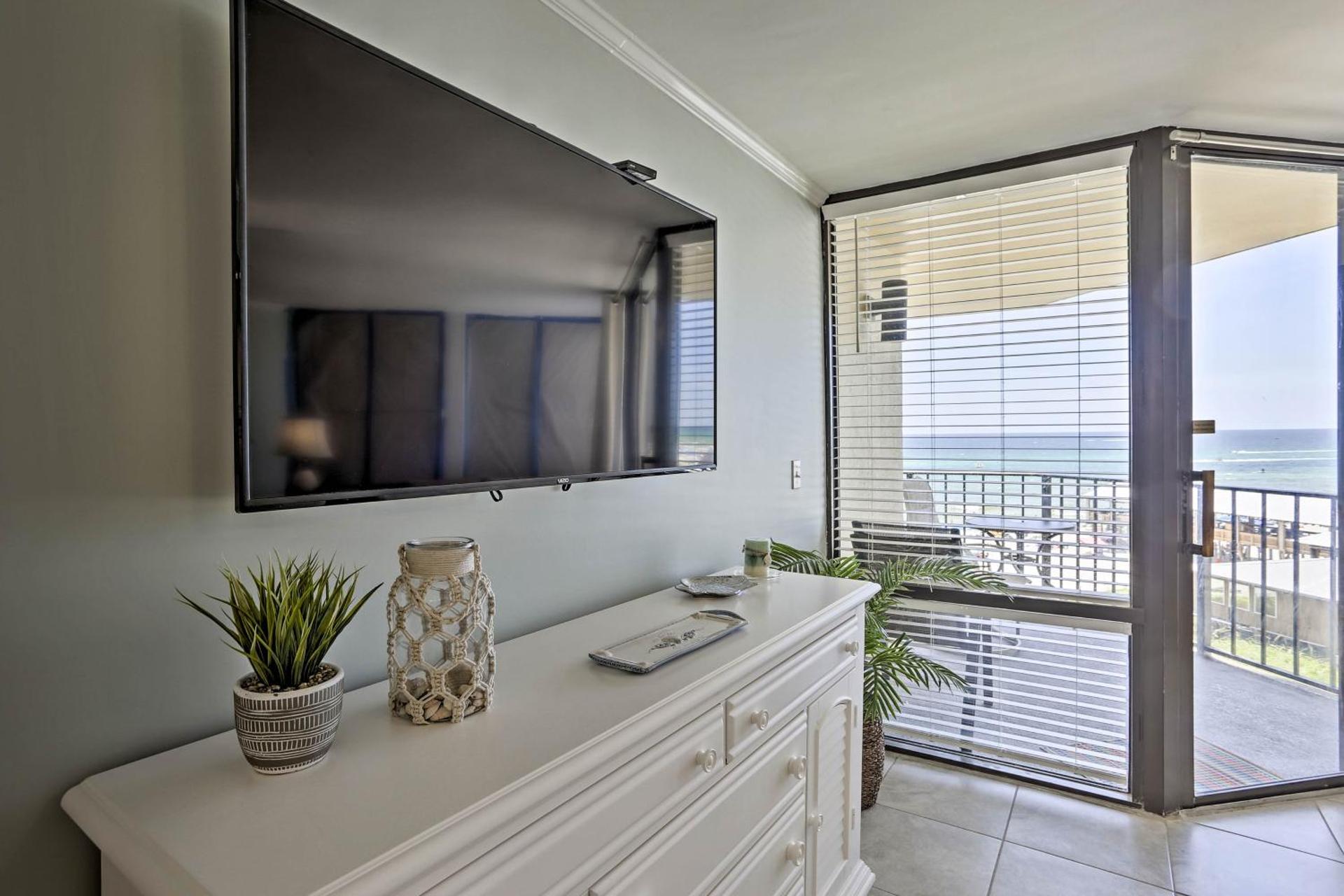 Bright PCB Condo with Gulf Views and Beach Access!