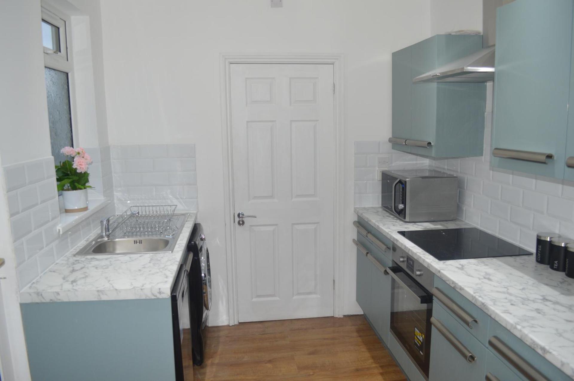 9 bed house (7 Mins) 2 miles from Newcastle centre