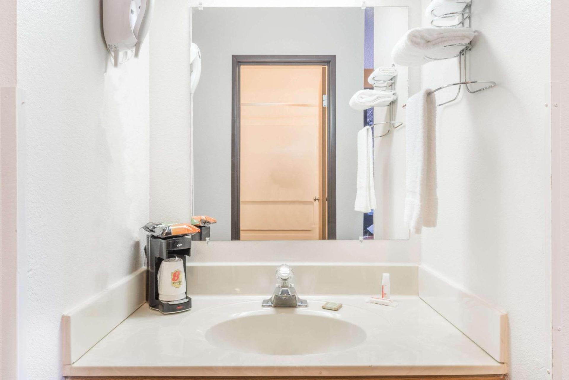 Super 8 by Wyndham Front Royal Near Shenandoah National Park