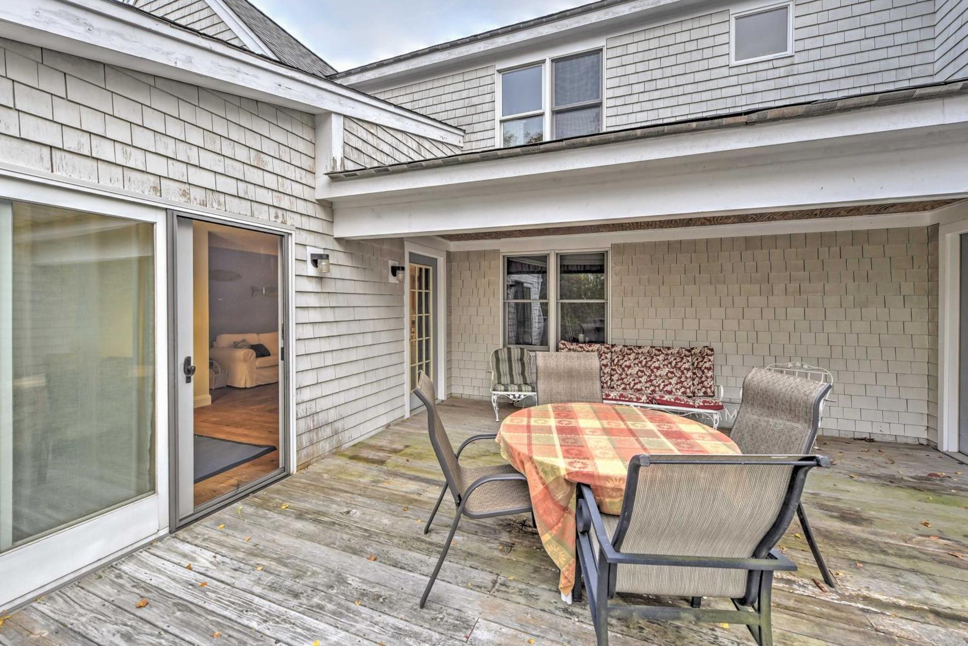 2 Mi to Beach Nautical Retreat in Bourne!