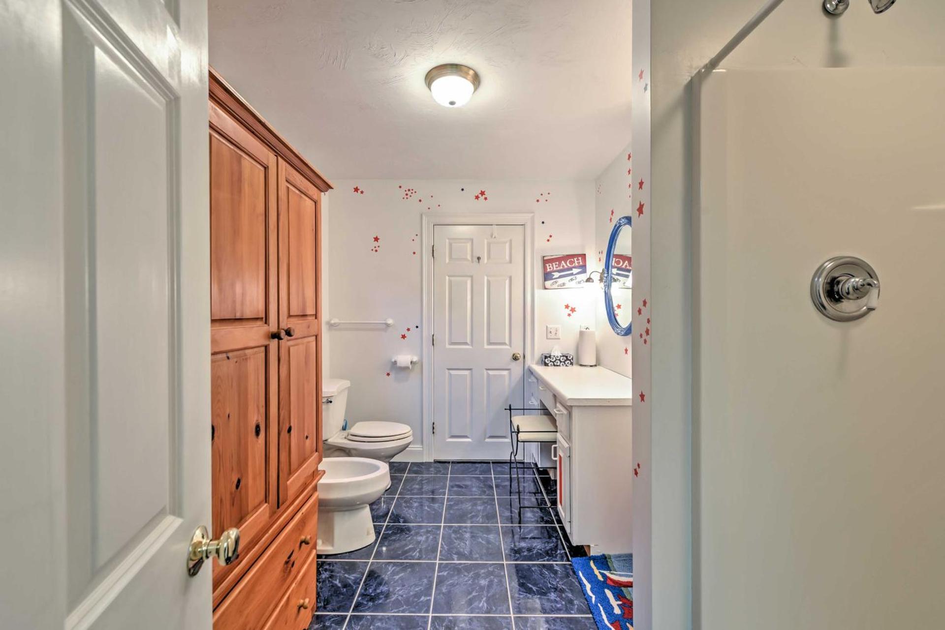 2 Mi to Beach Nautical Retreat in Bourne!