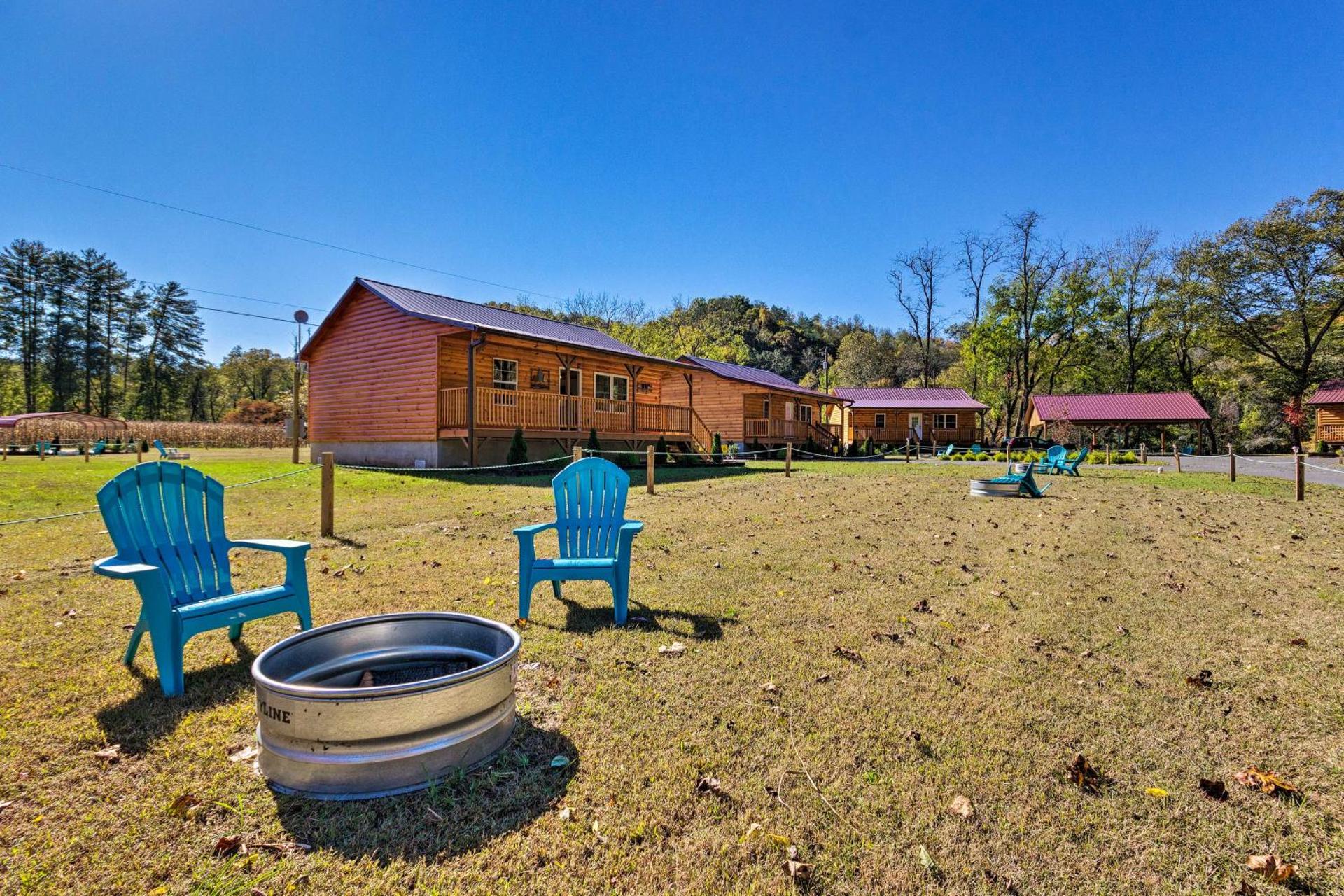 5 Mi to Dtwn Bryson City Cabin with Resort Perks!