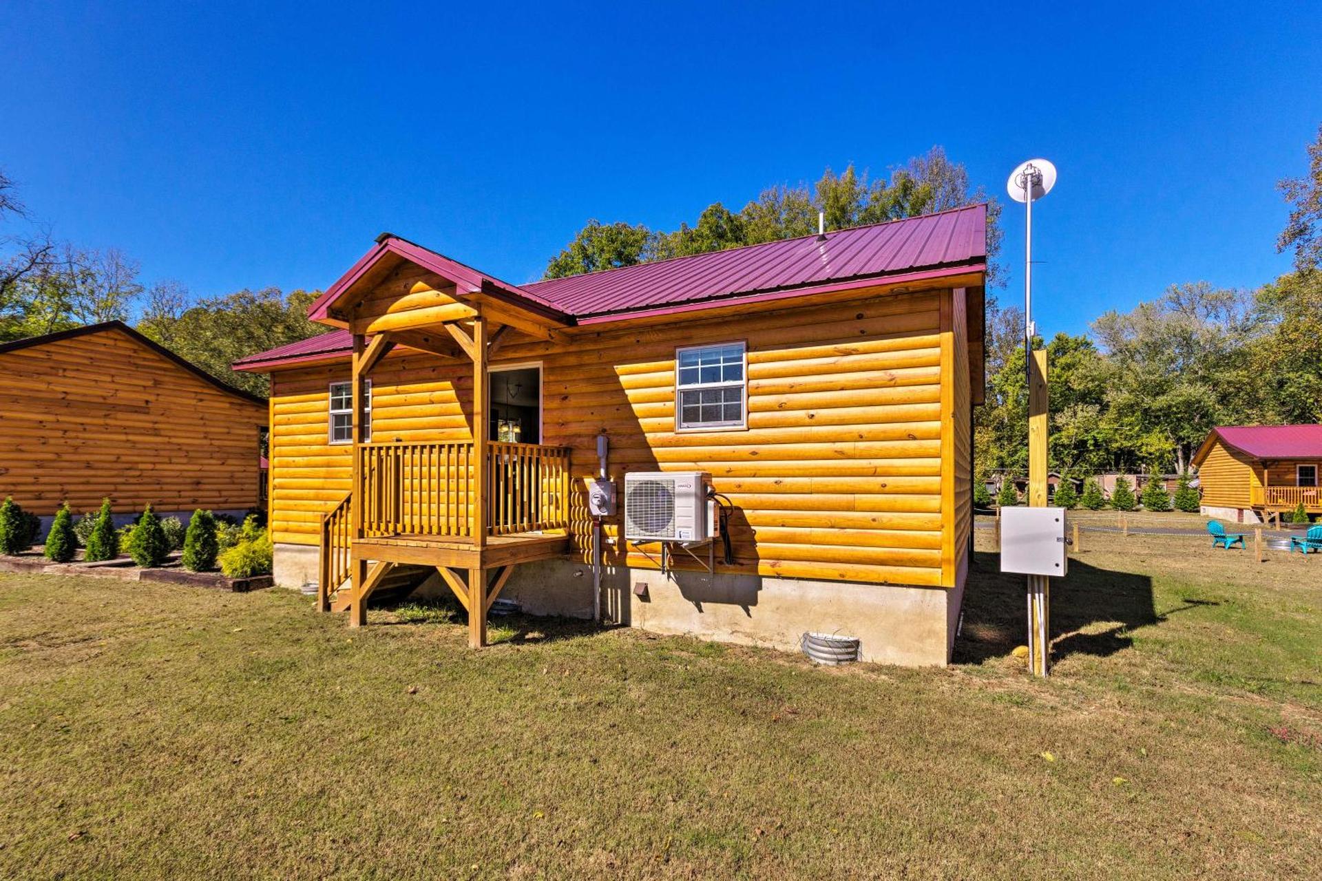 5 Mi to Dtwn Bryson City Cabin with Resort Perks!