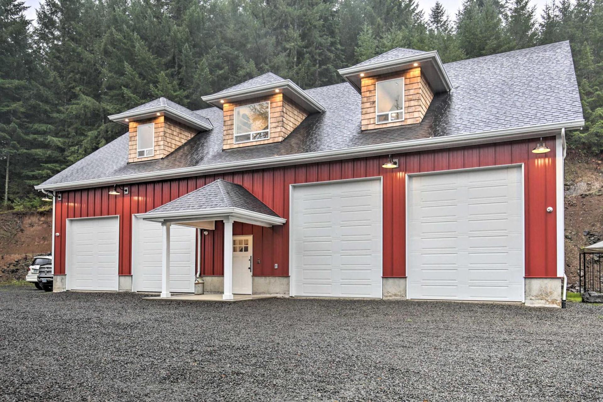 Chic Farmhouse with Creek in Heart of Wine Country!