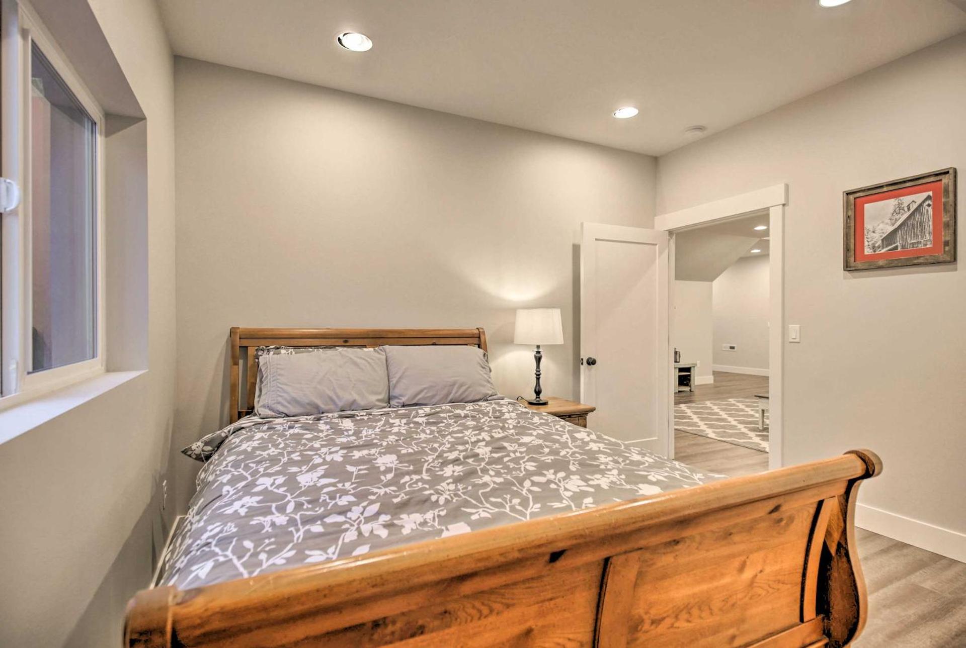 Chic Farmhouse with Creek in Heart of Wine Country!