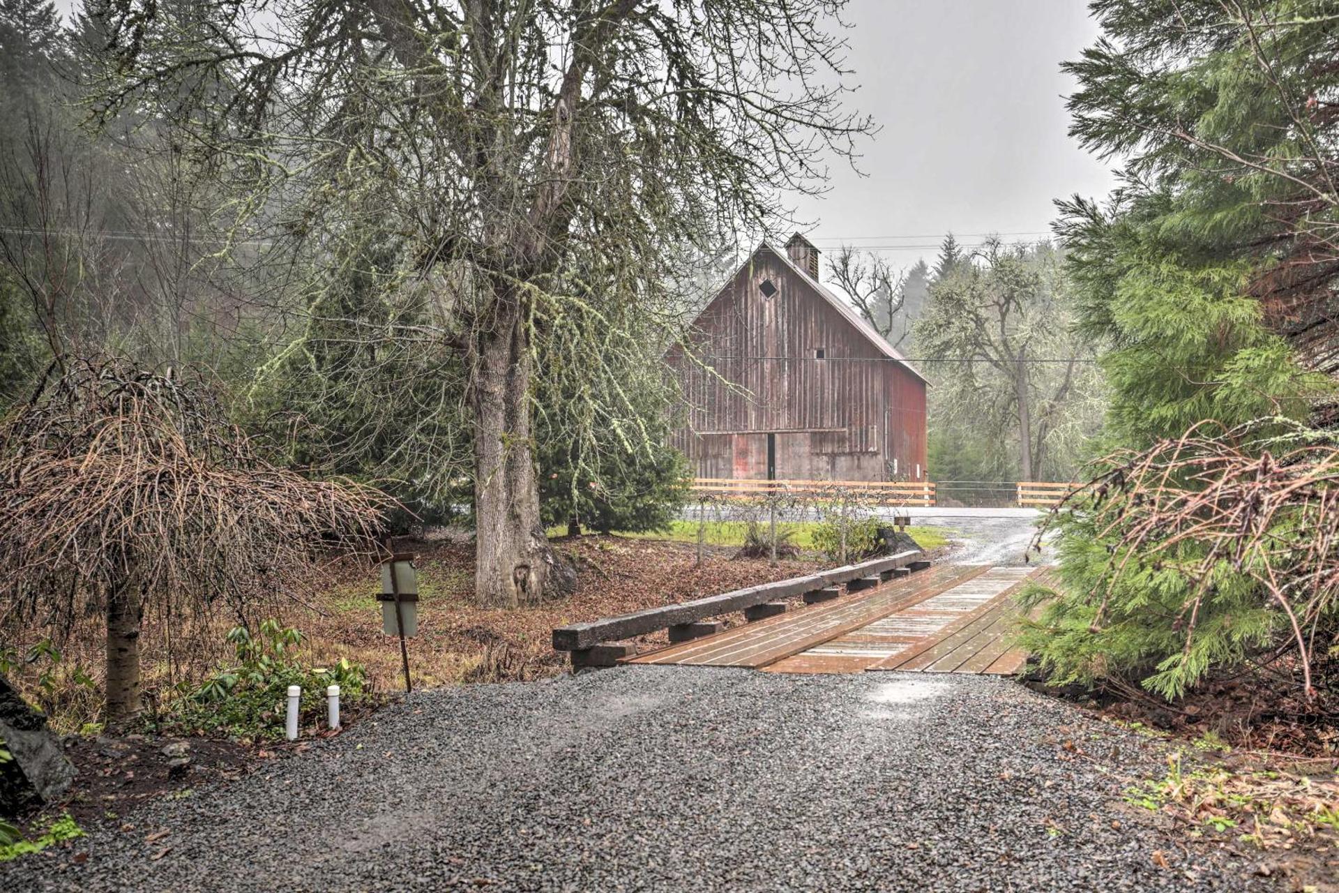 Chic Farmhouse with Creek in Heart of Wine Country!