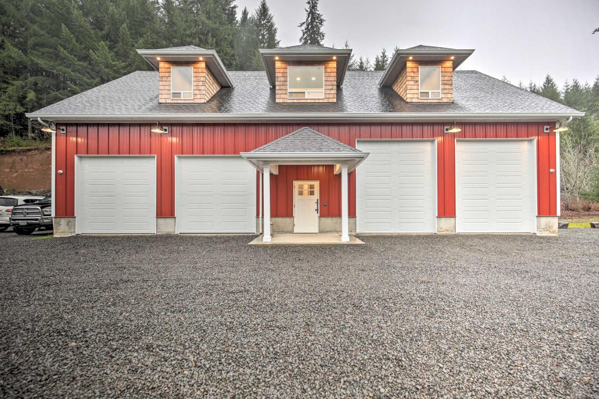 Chic Farmhouse with Creek in Heart of Wine Country!