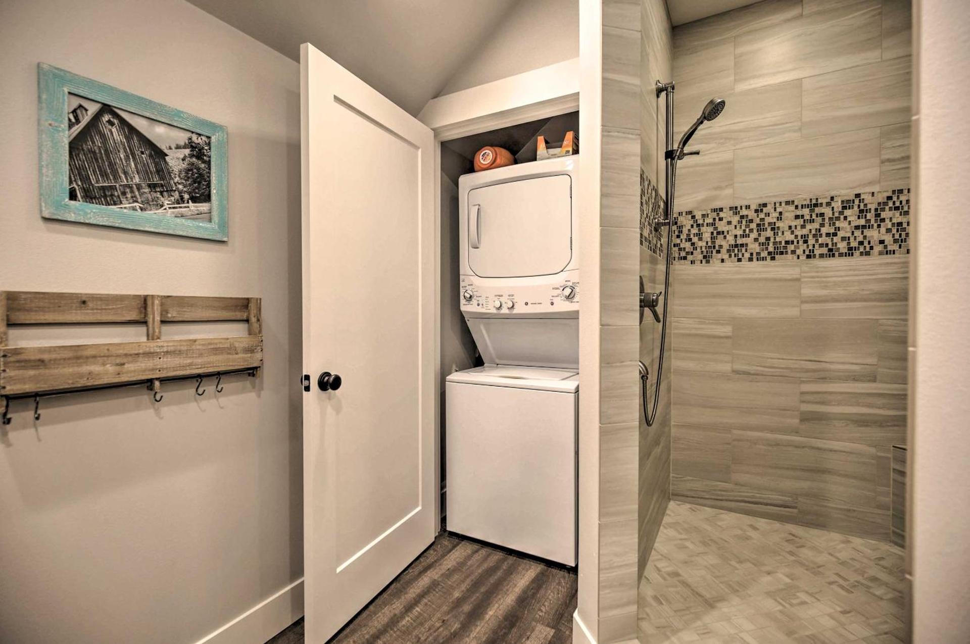 Chic Farmhouse with Creek in Heart of Wine Country!