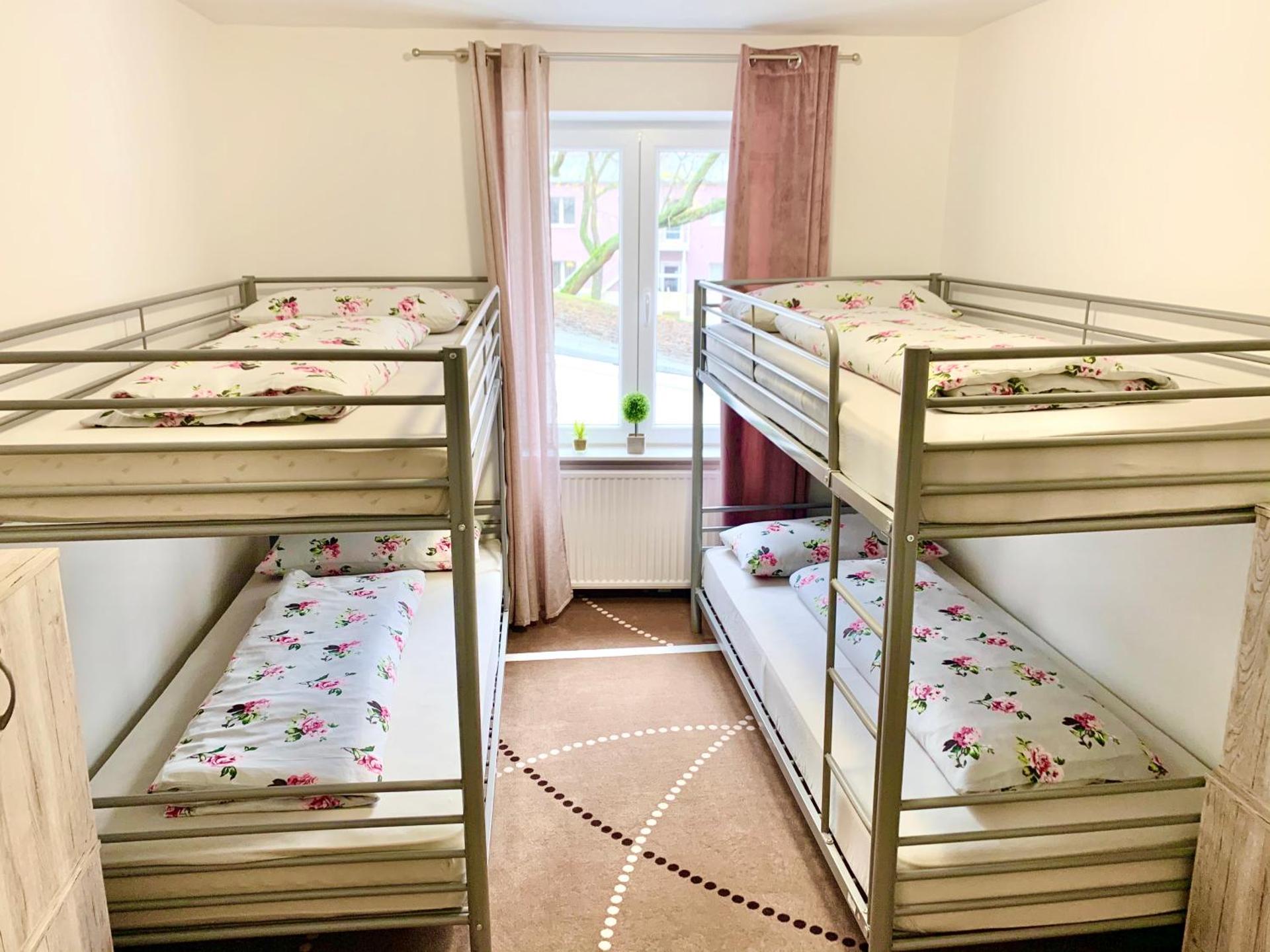 New Hostel Berlin Mitte FREE SNACK hot tea and coffee