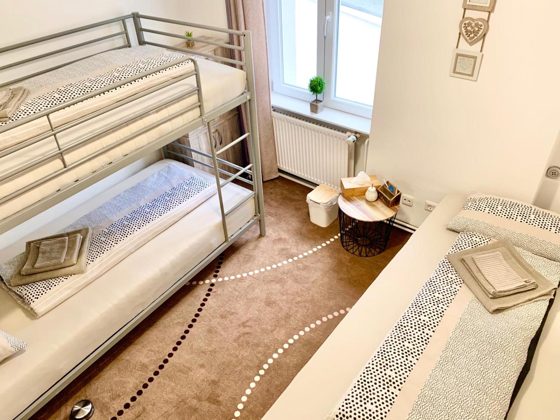 New Hostel Berlin Mitte FREE SNACK hot tea and coffee