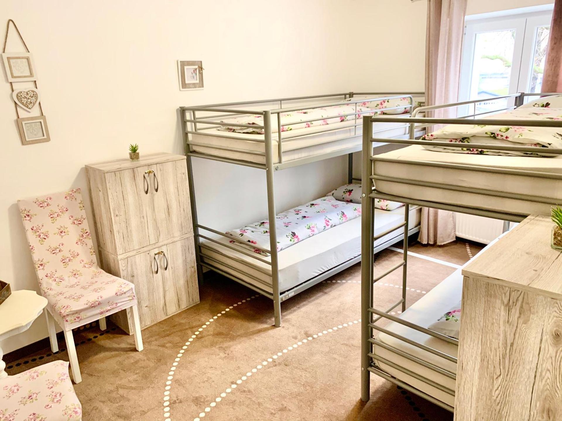 New Hostel Berlin Mitte FREE SNACK hot tea and coffee