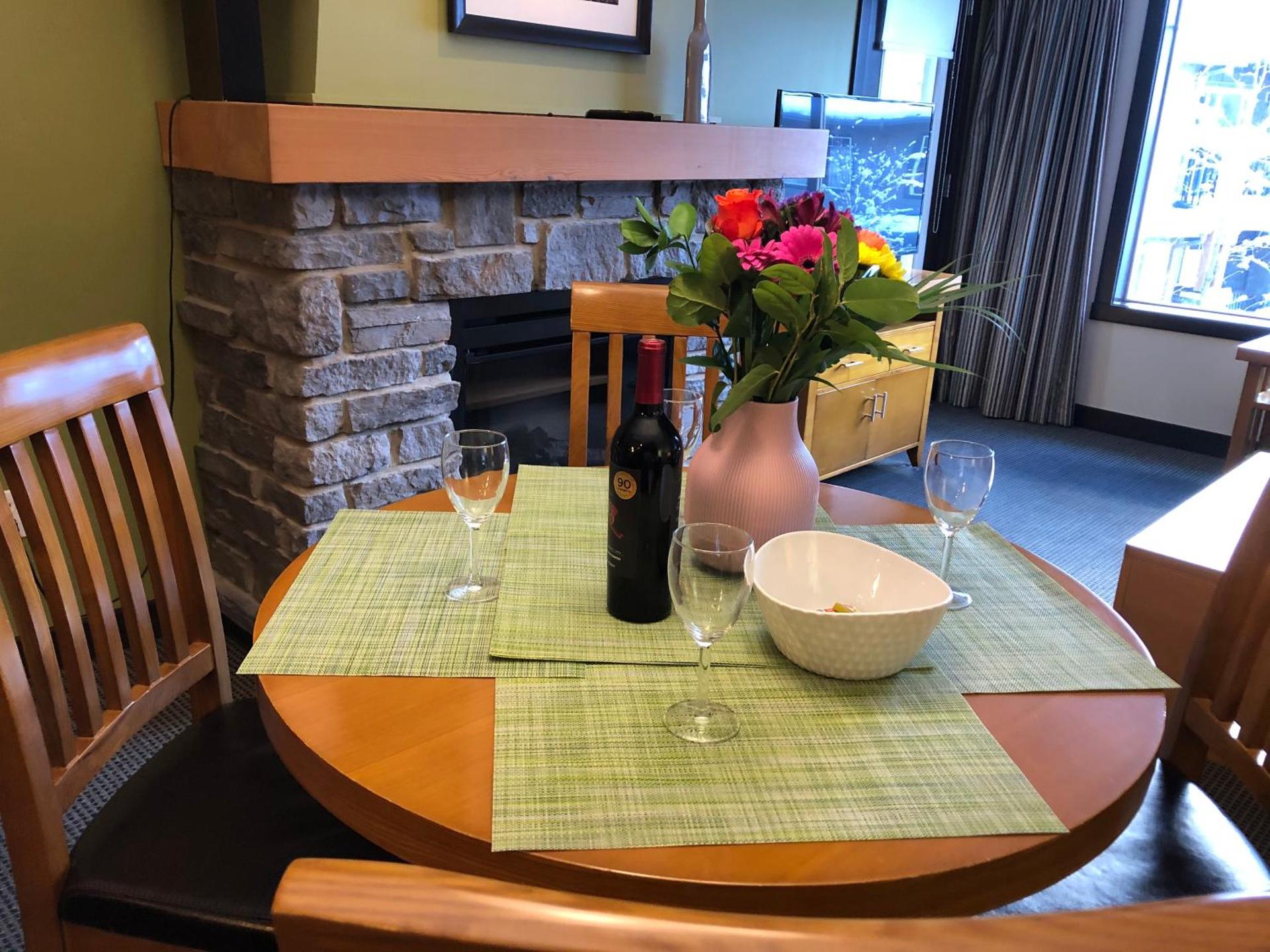 Mountain View Escape - Copperstone 2BR & Hot Tub