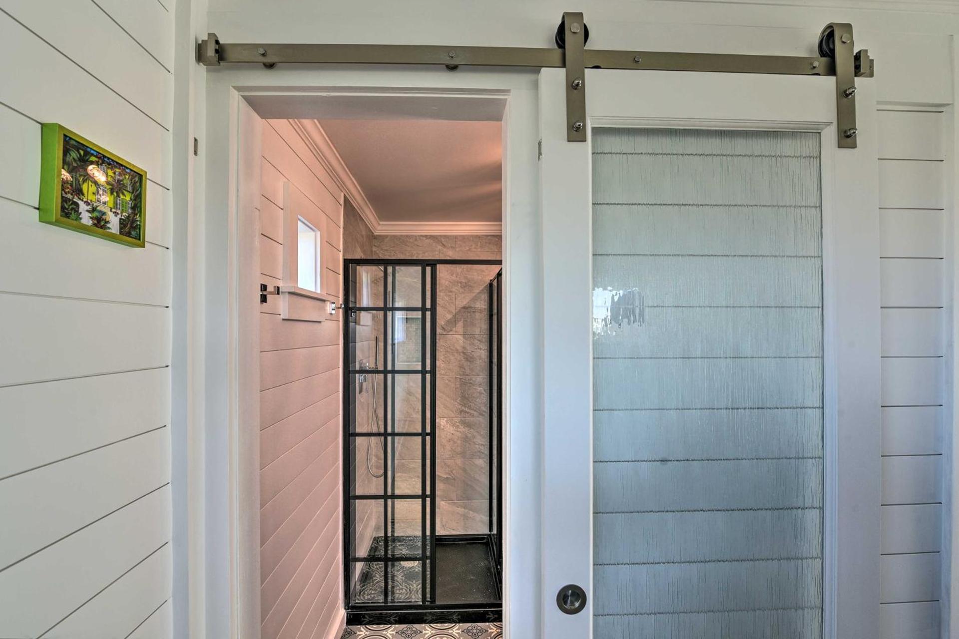 Less Than 1 Mi to Surfside Beach Open-Concept Cottage