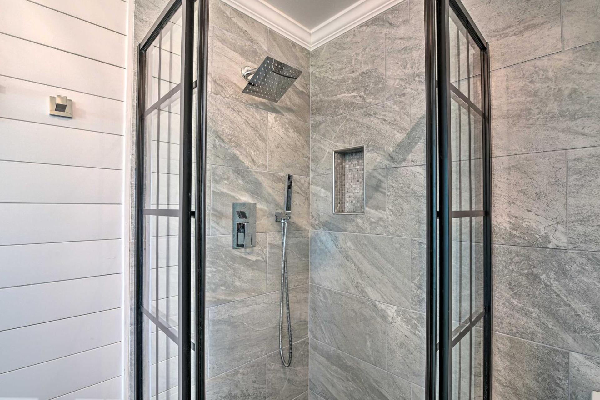 Less Than 1 Mi to Surfside Beach Open-Concept Cottage