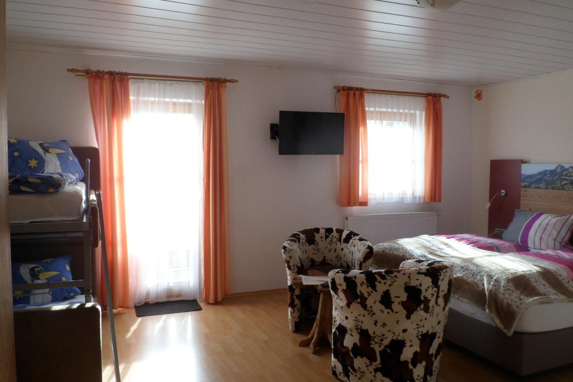 Communal lounge/ TV room