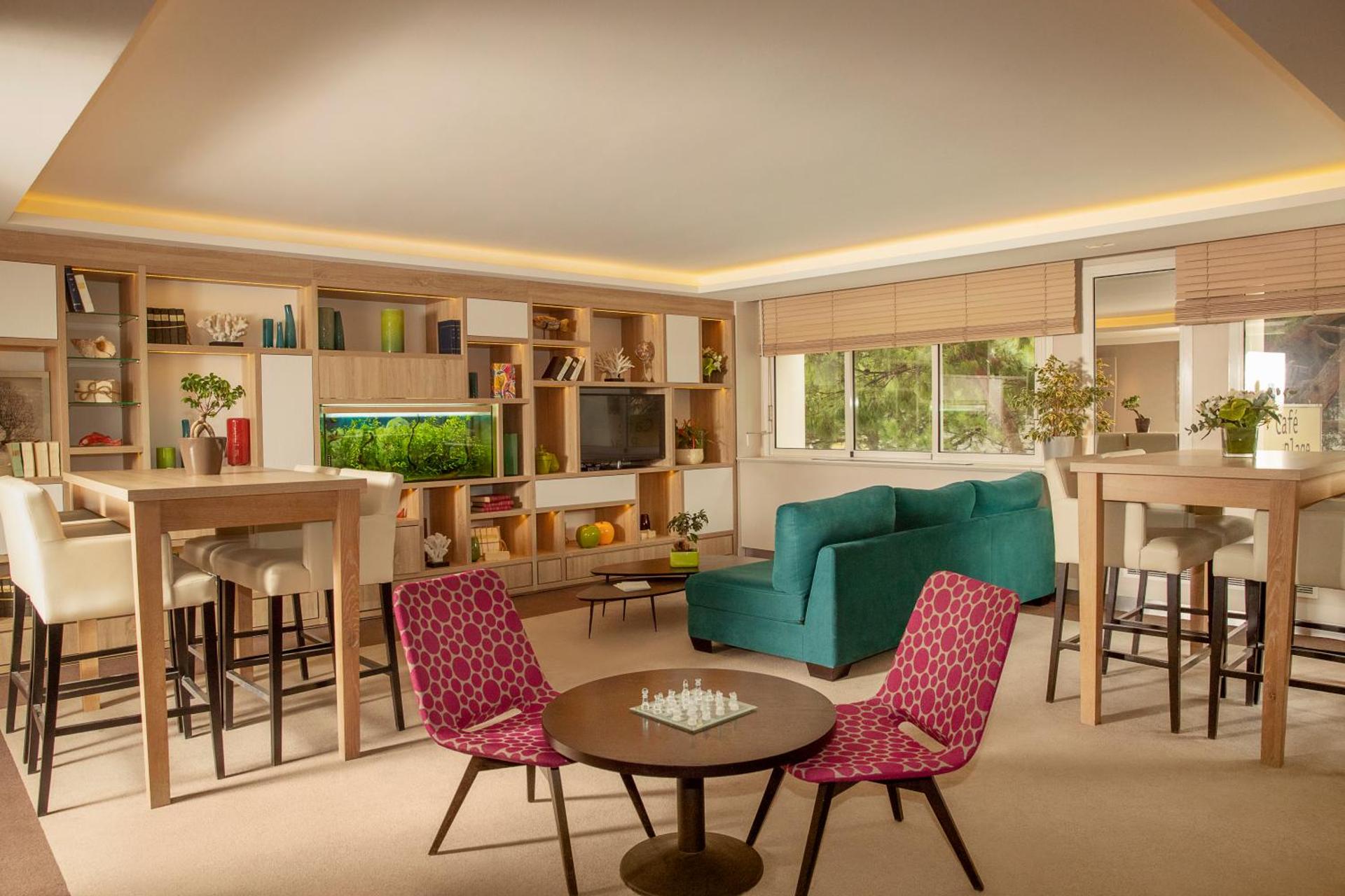 Communal lounge/ TV room