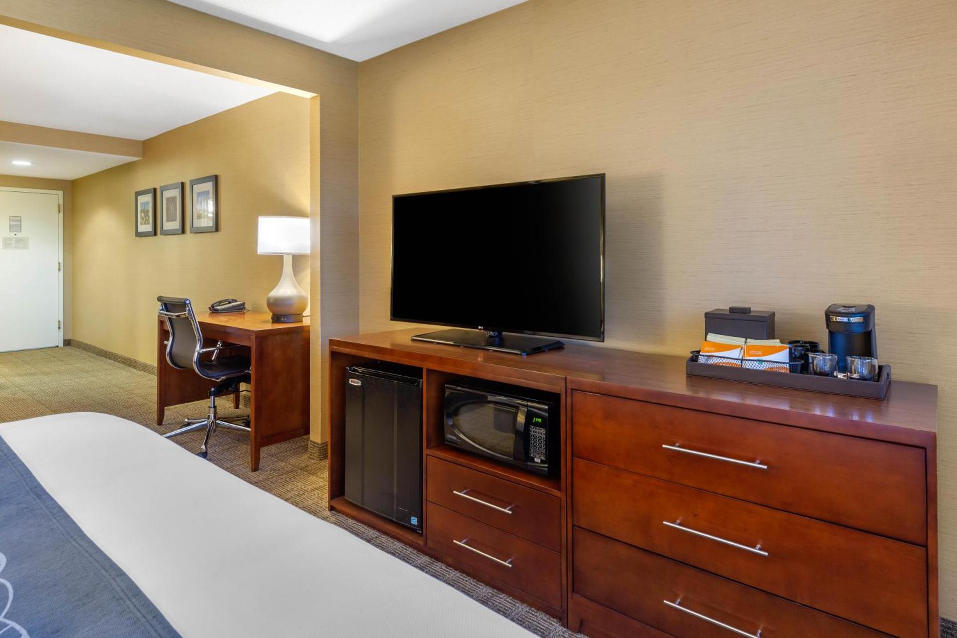 King Suite - Accessible/Non-Smoking