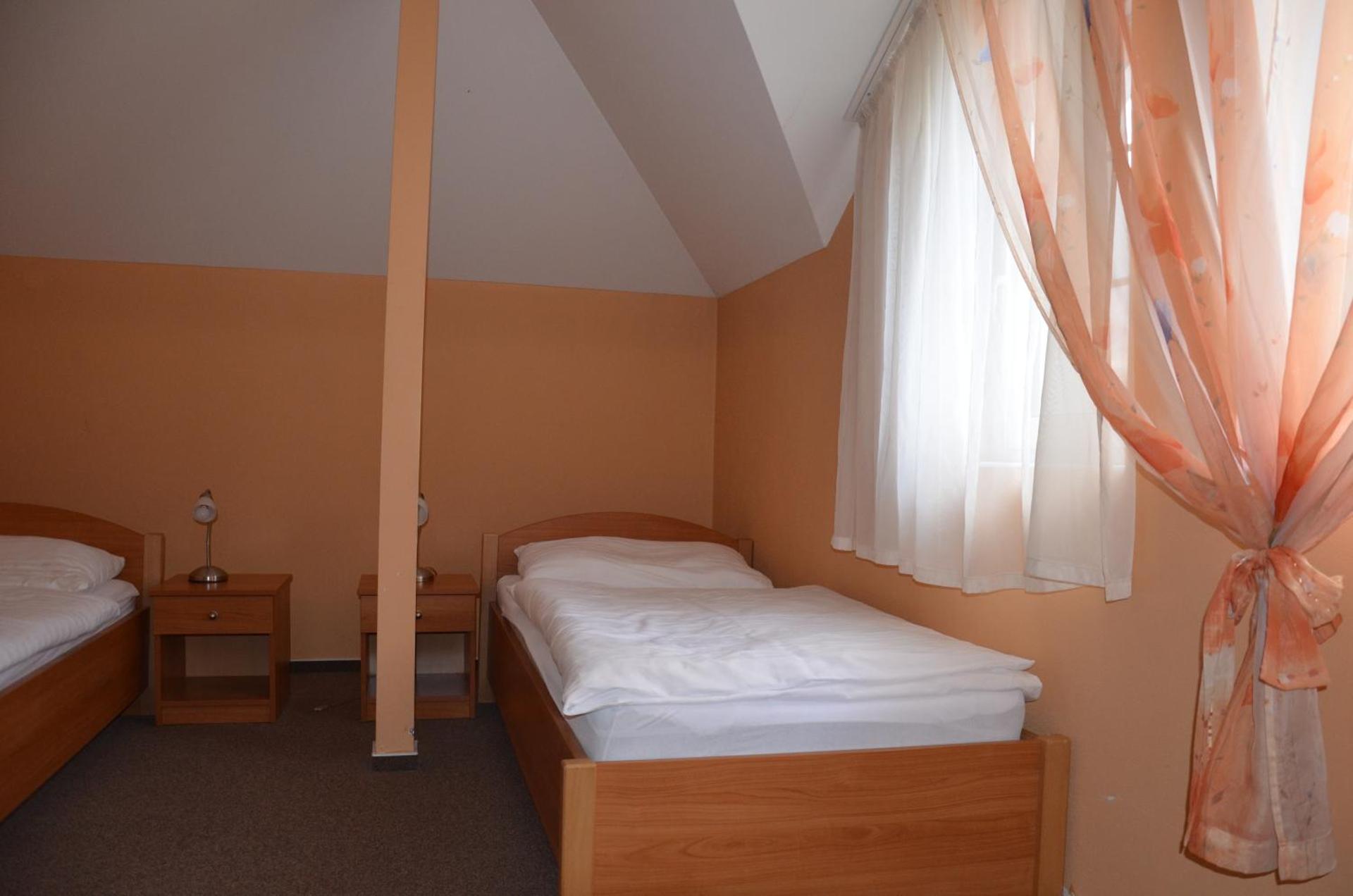 Twin Room with Shower