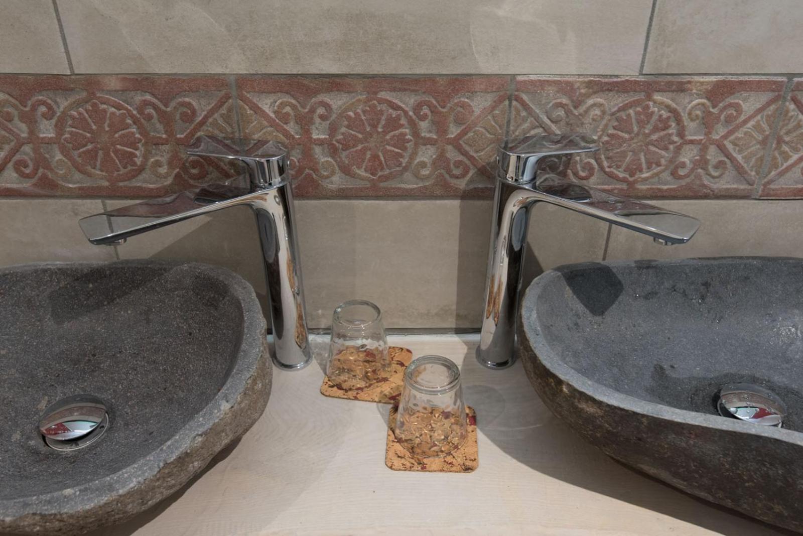 LE MAS DES COLOMBES Chambres d'hôtes B&B & SPA