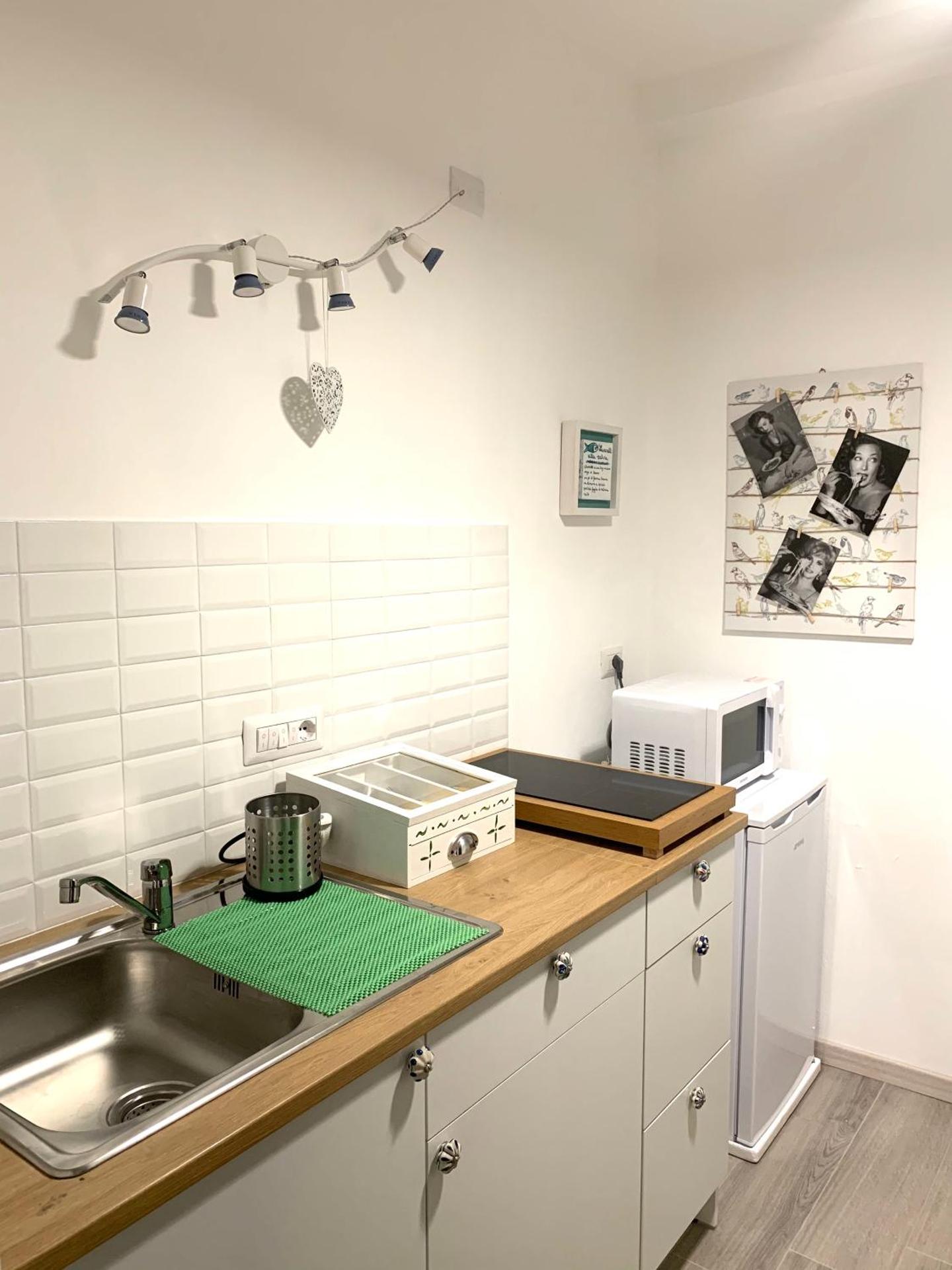 Kitchen or kitchenette