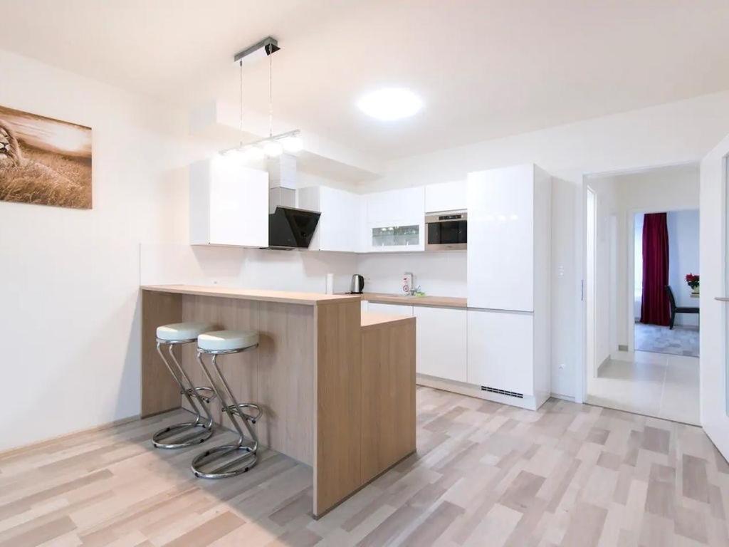 Spacious 2BR with balcony in Prague - Comfort & Style