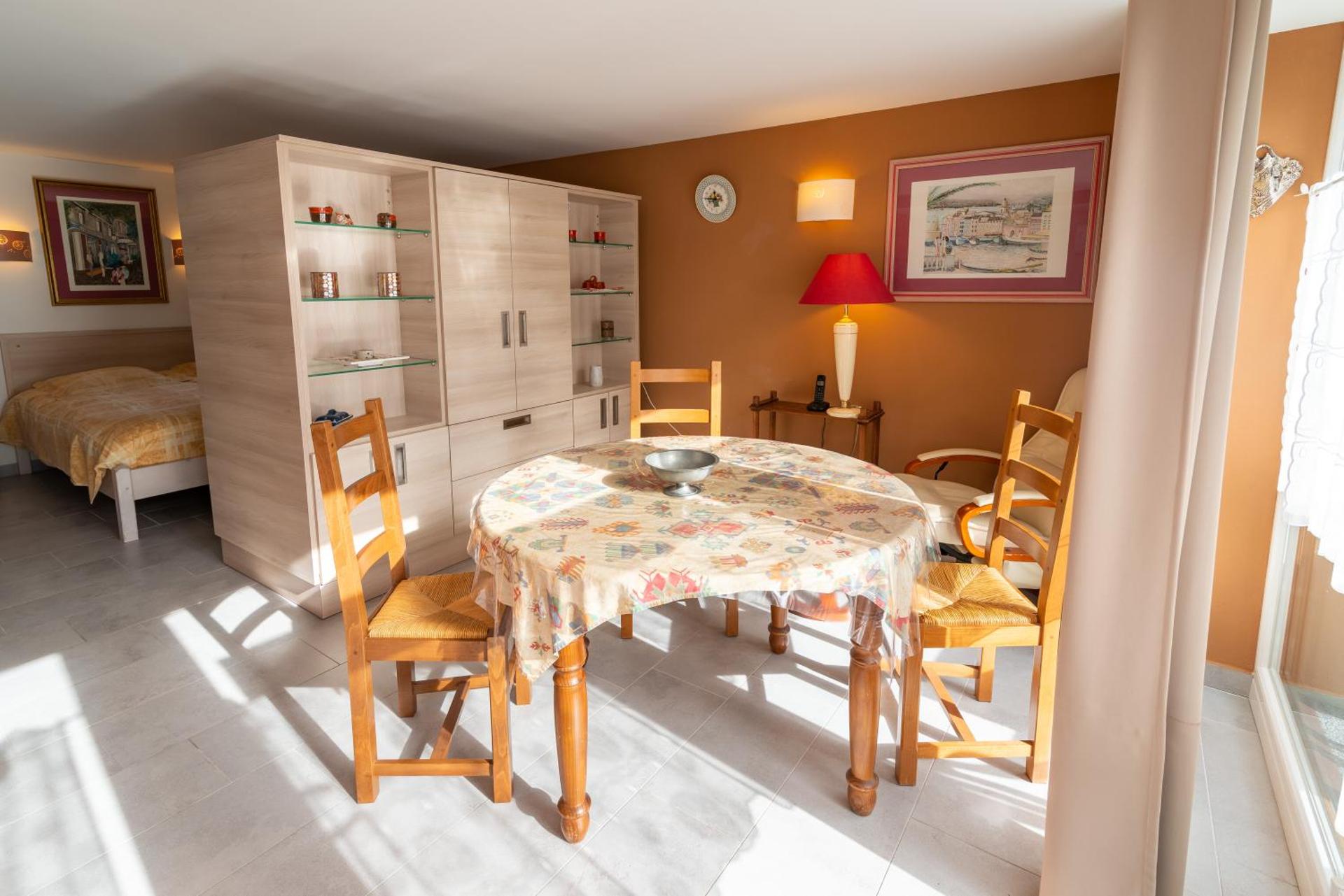 Photo of the whole room