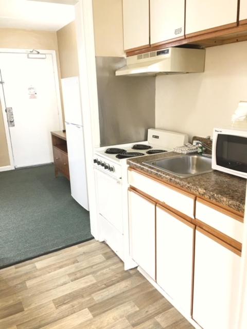 Non-Oceanfront double Queen with Sofa Sleeper