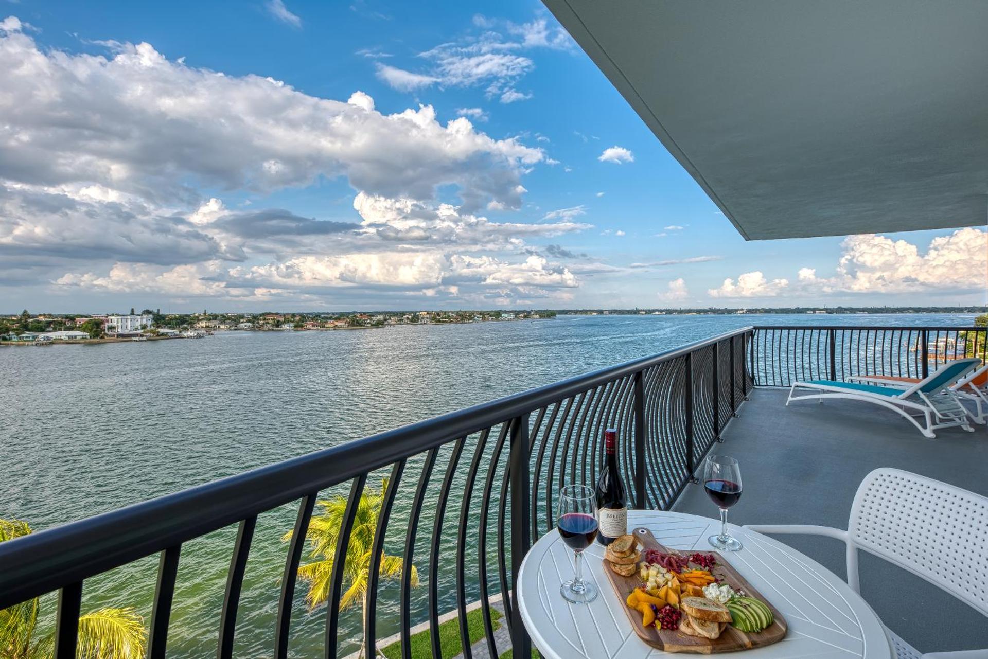 PREMUIM Two-Bedroom Suite with Balcony and Full Water View