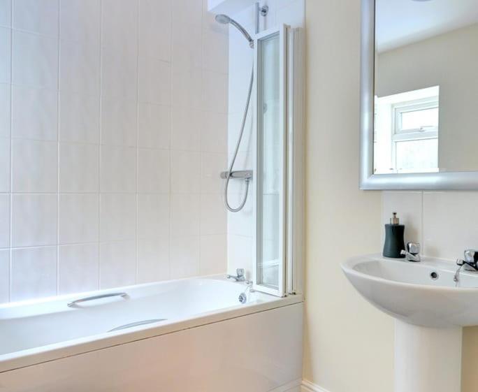 Cottages-Whitby - Marina Side