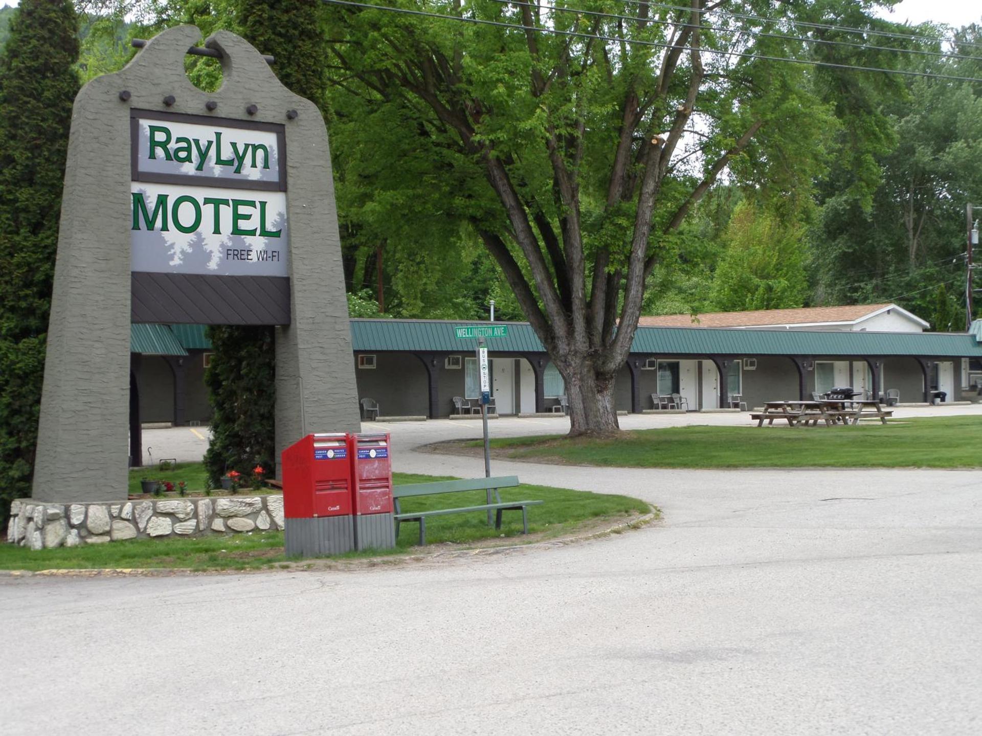 Ray Lyn Motel