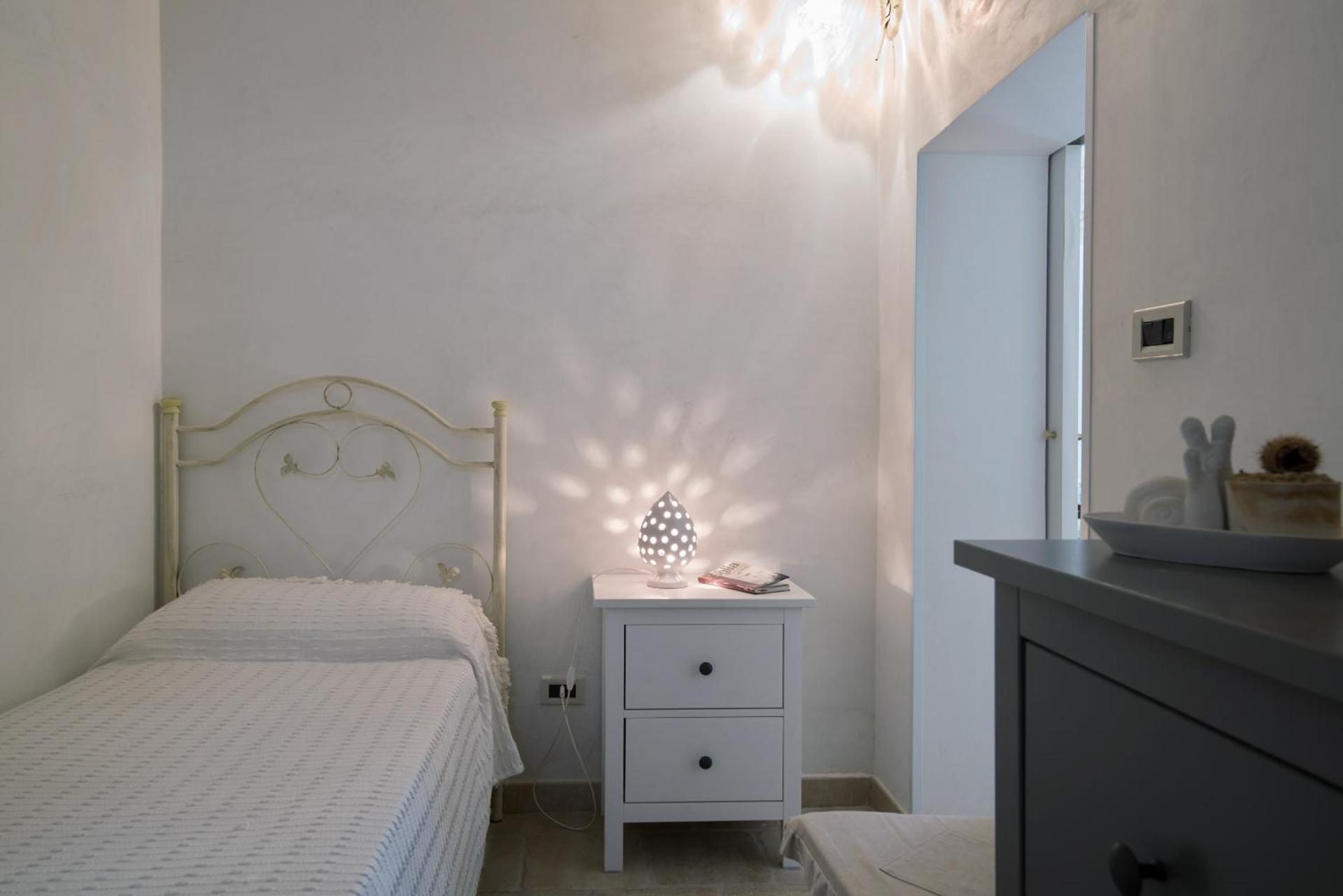 White House Flats & Studios