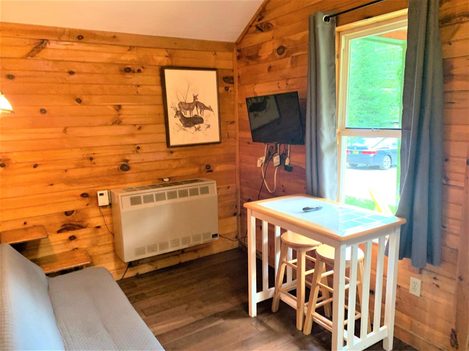 Pine Crest Motel & Cabins