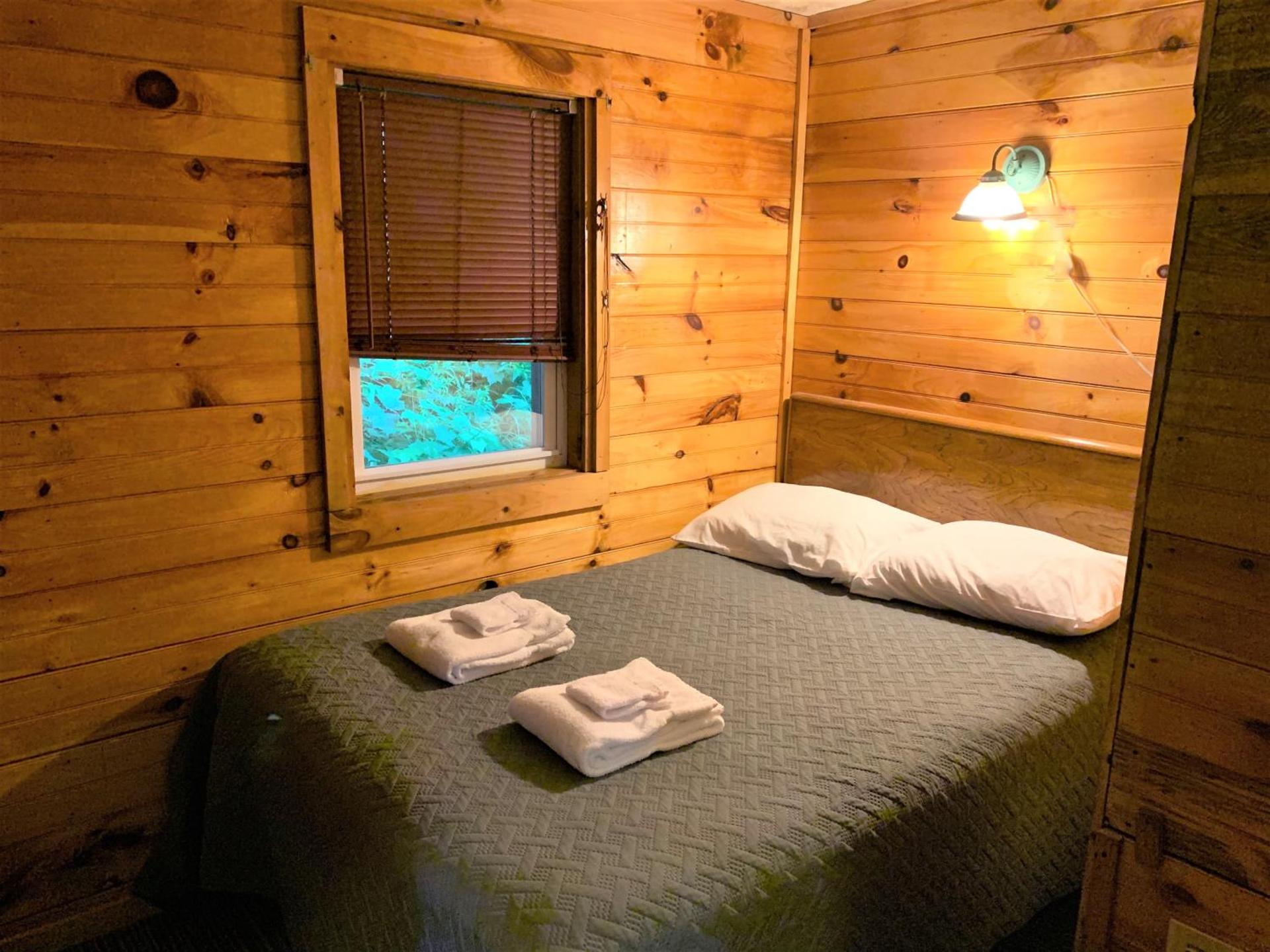 Pine Crest Motel & Cabins