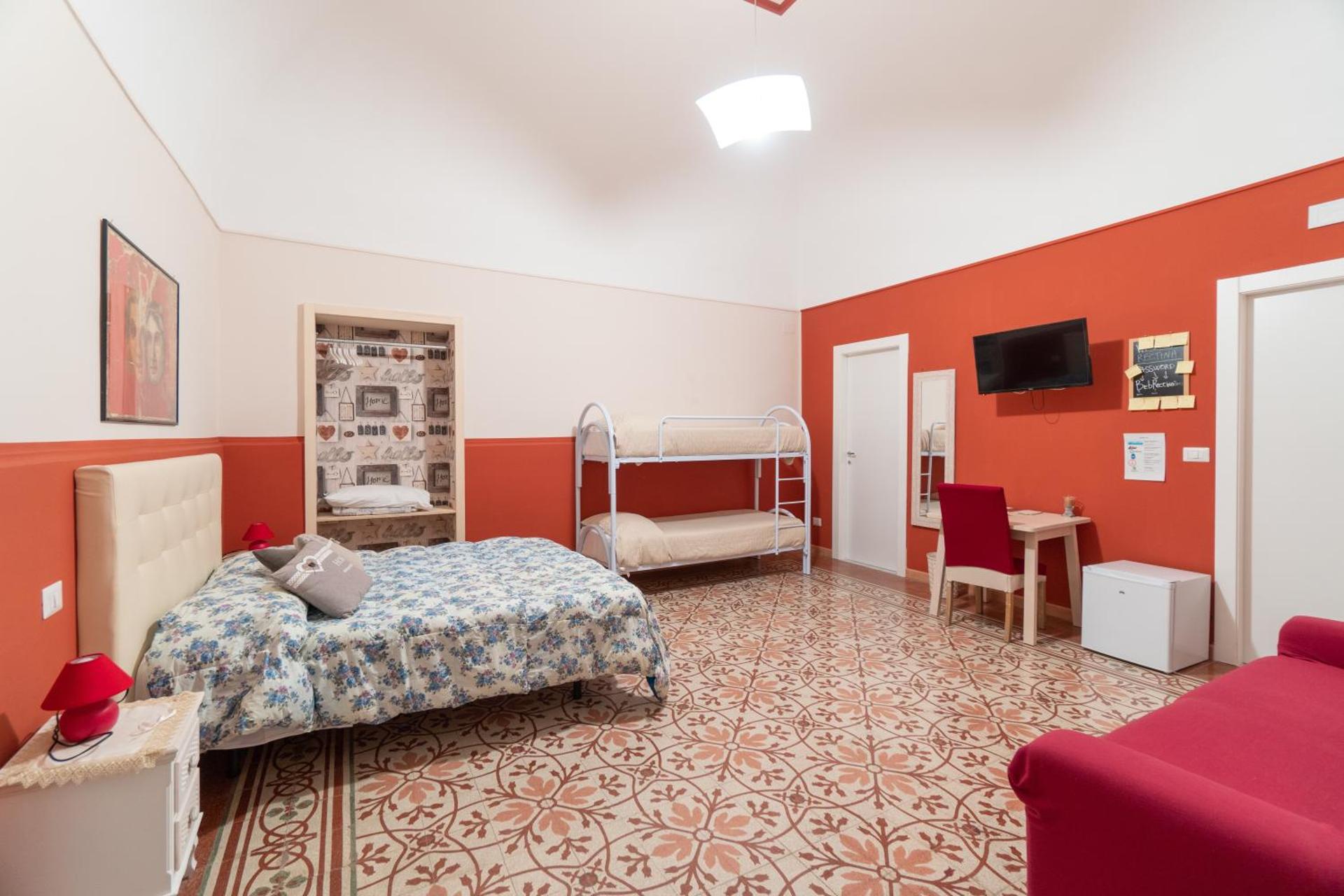 Communal lounge/ TV room